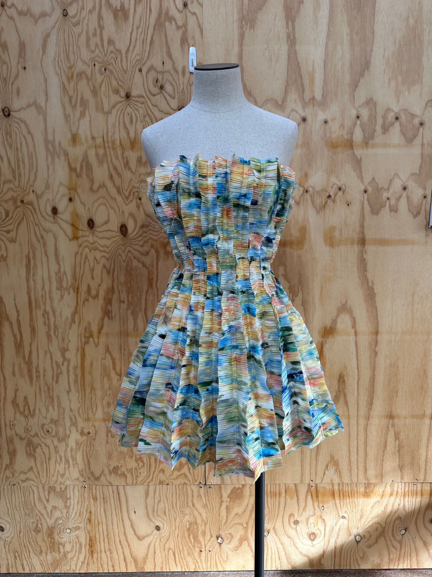 AJE PASTEL PLEATED STAPLESS MINI DRESS - SIZE 8