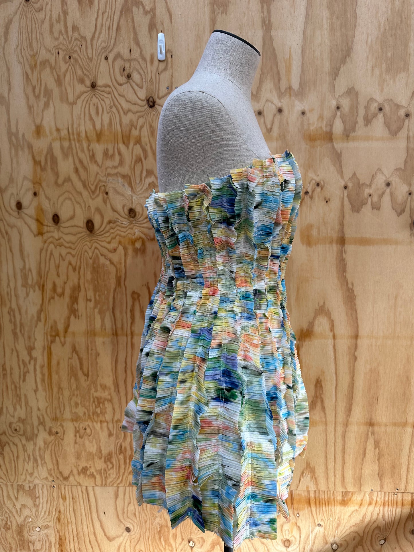 AJE PASTEL PLEATED STAPLESS MINI DRESS - SIZE 8