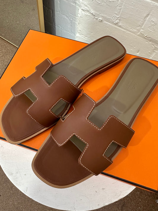 HERMES ORAN SANDAL GOLD - SIZE 40.5