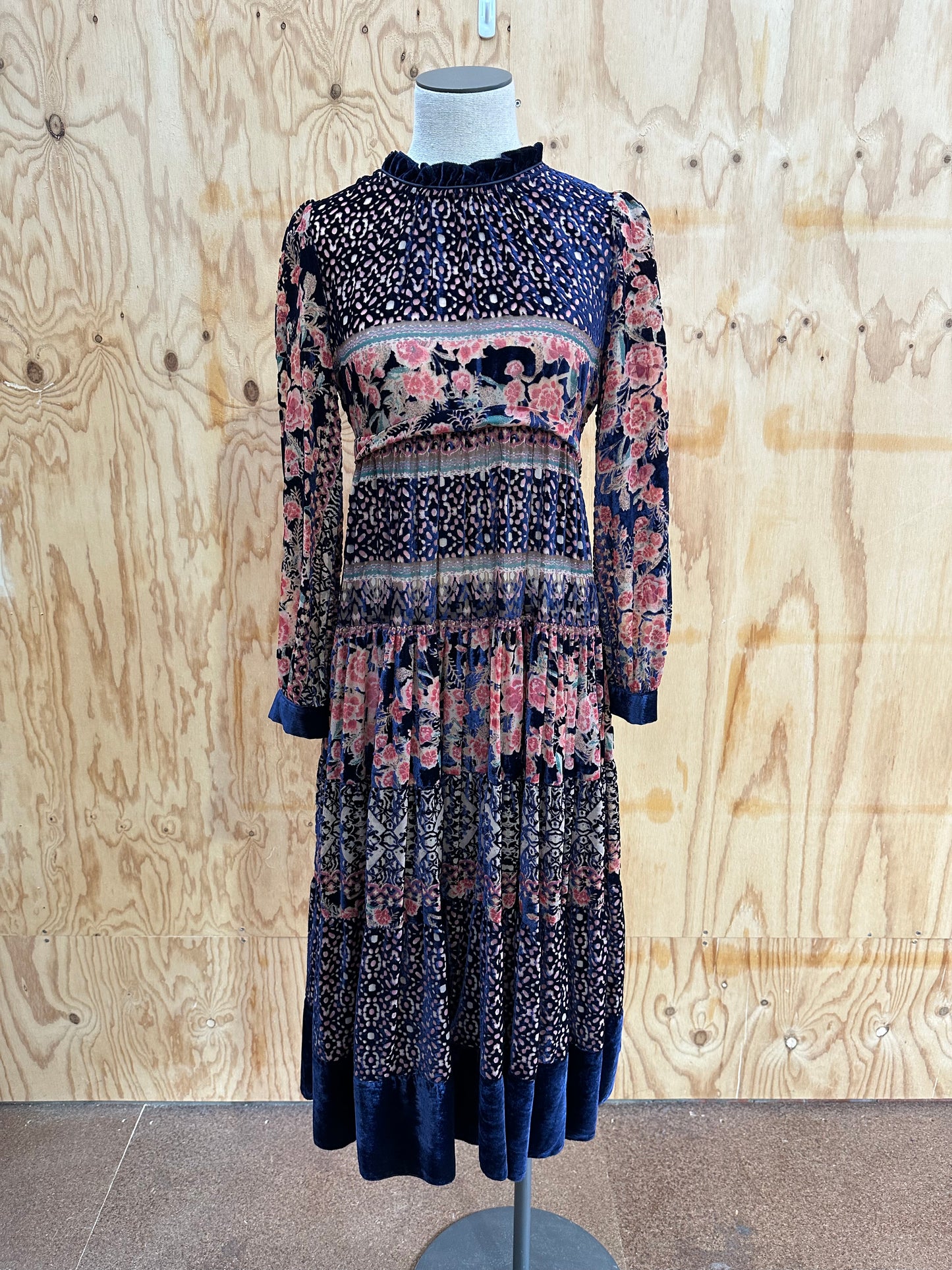 TRELISE COOPER WISH YOU WERE TIER DRESS (NAVY FLORAL) - SIZE XS