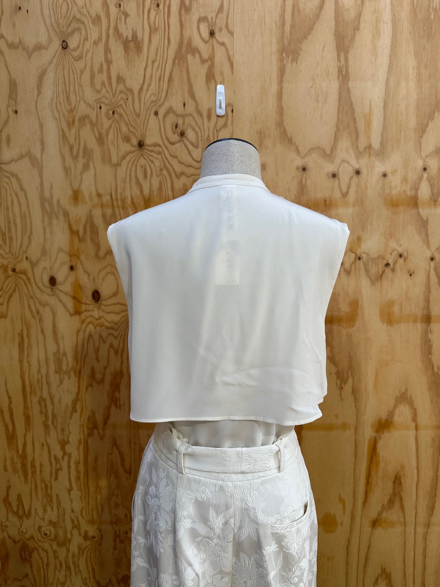 M.A DAINTY SLEEVELESS SILK SHIRT - SIZE 10