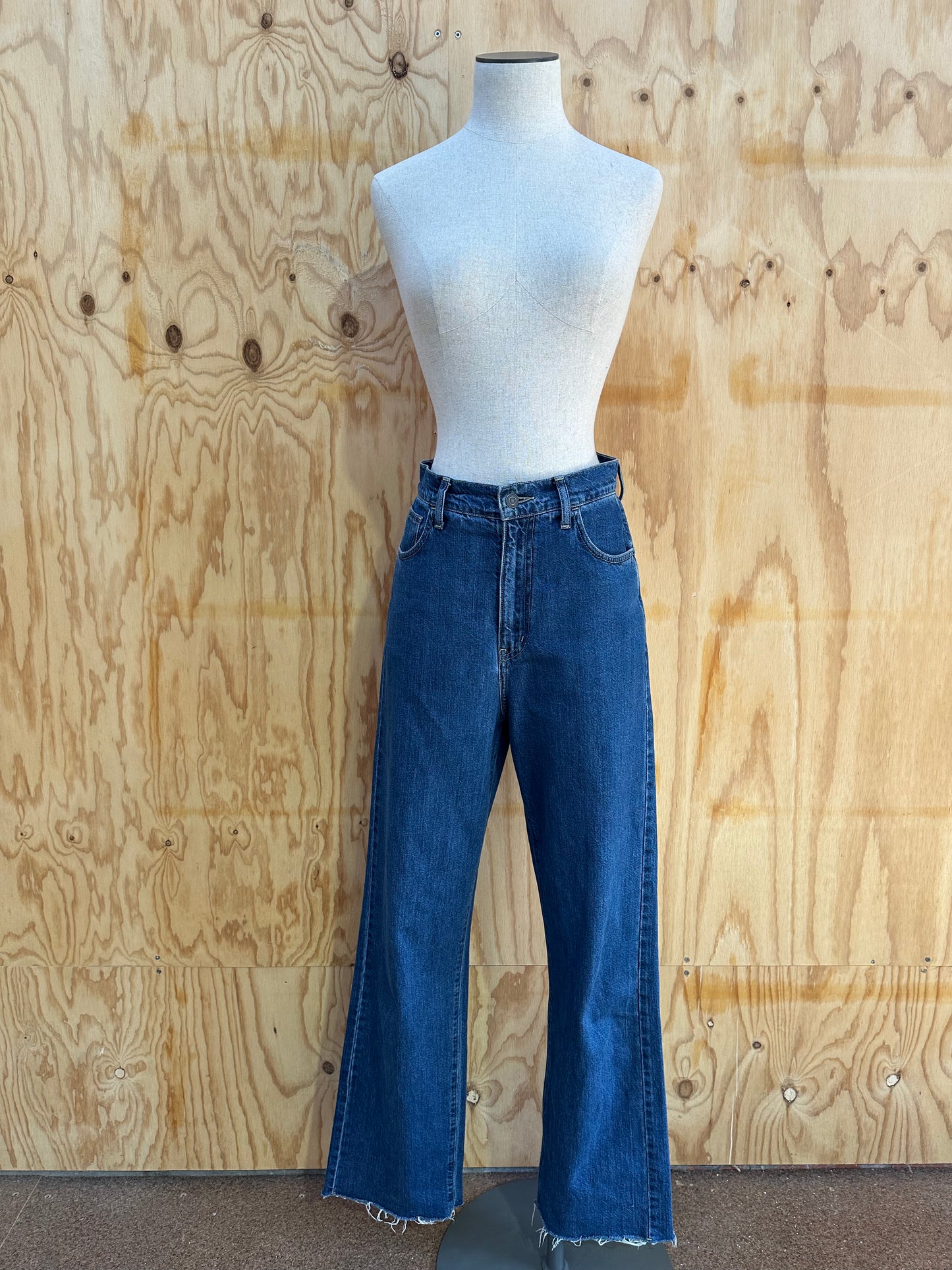 BASSIKE HIGH RISE STRAIGHT LEG JEAN - SIZE 26