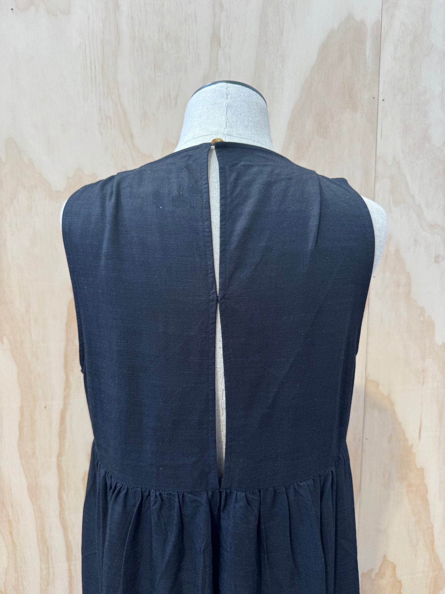 THE WEFT VINTAGE BLACK LEISURE DRESS - SIZE L