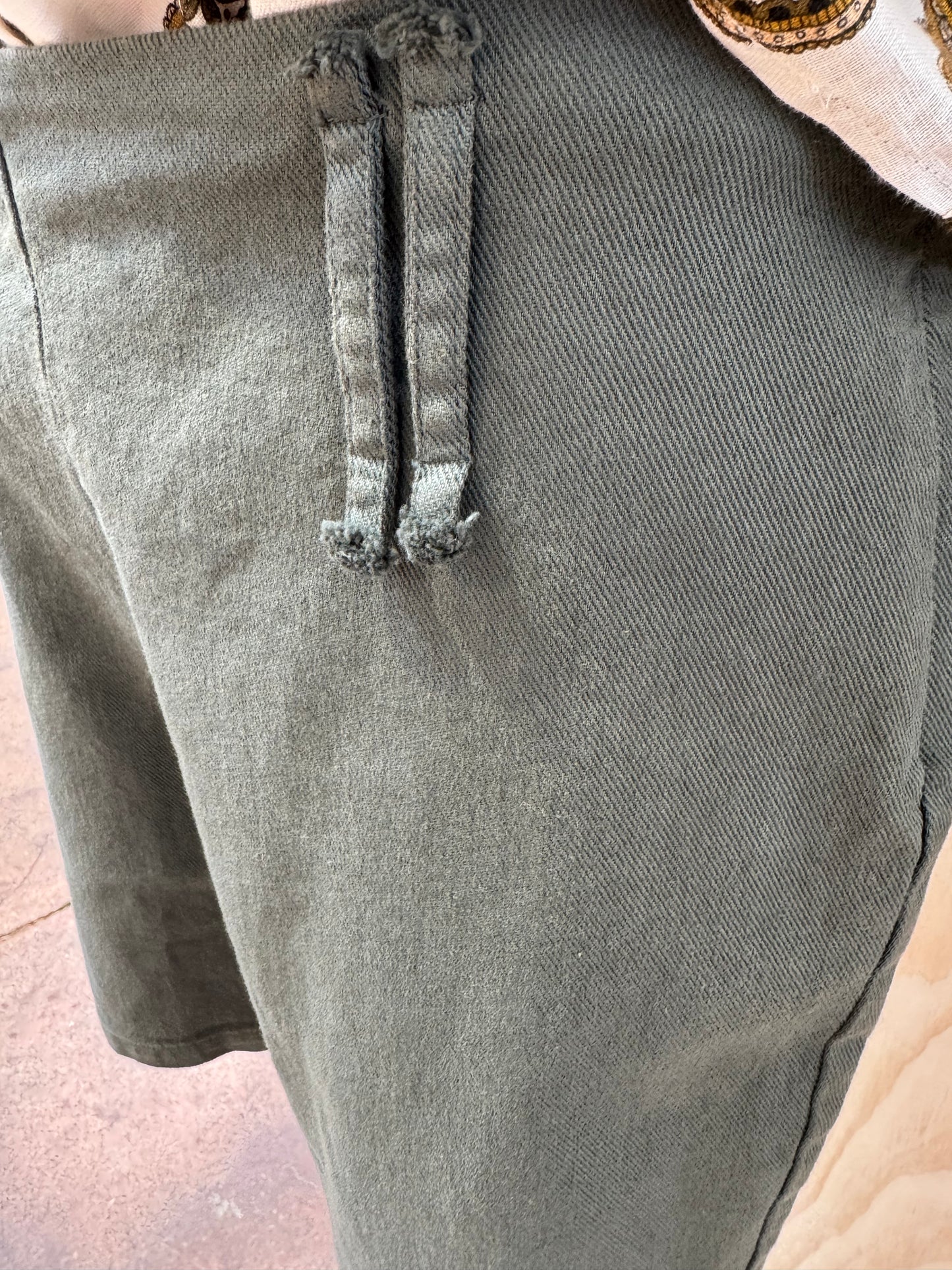 PALOMA WOOL TINTETA KHAKI CAPRI SHORTS - SIZE M
