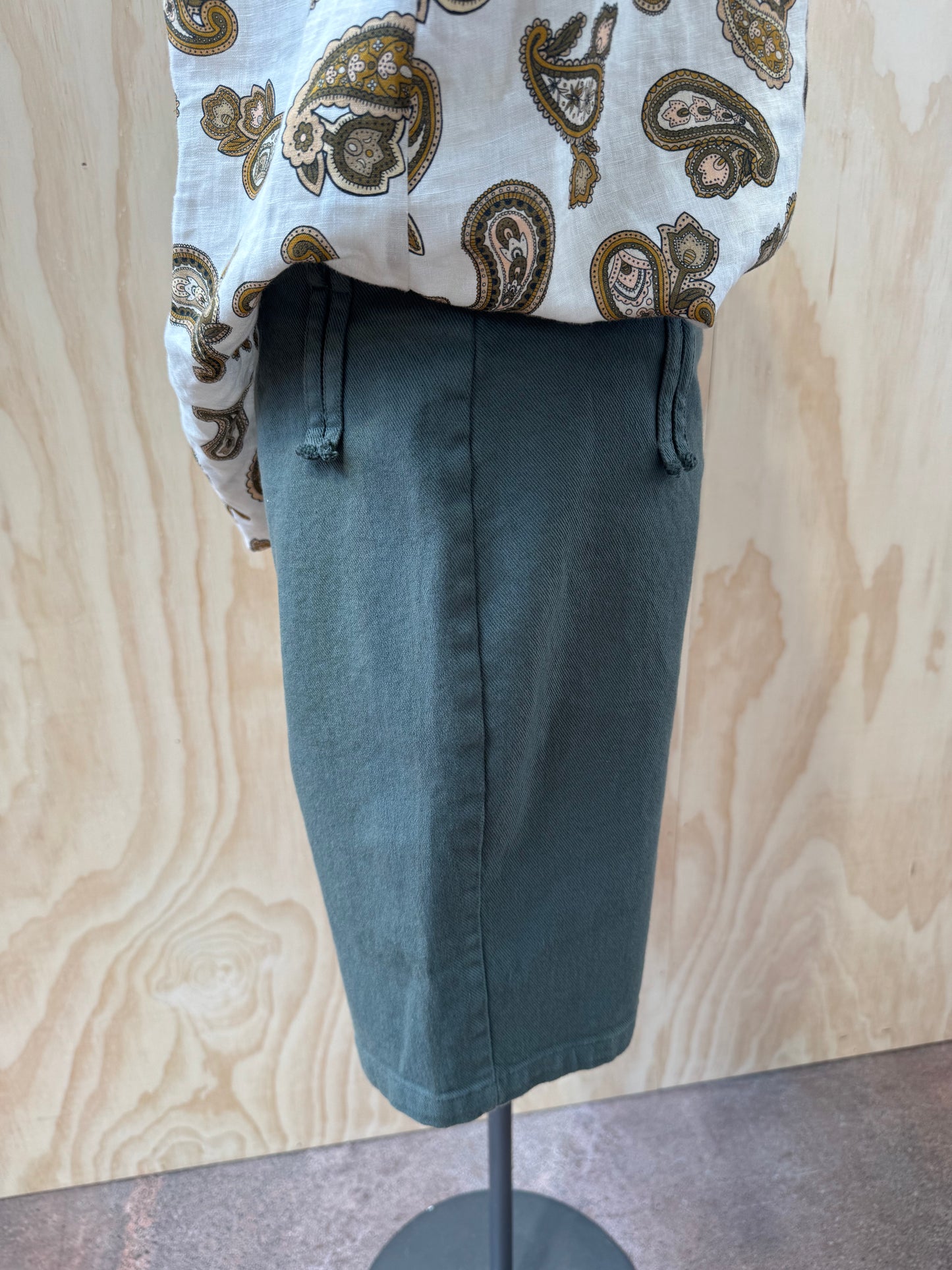 PALOMA WOOL TINTETA KHAKI CAPRI SHORTS - SIZE M