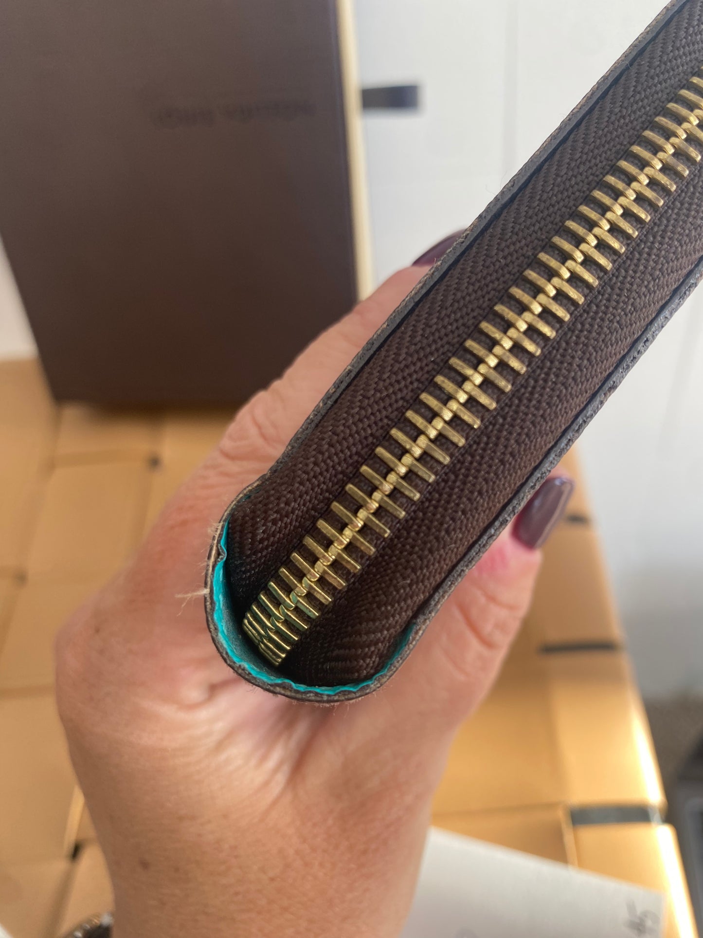 LOUIS VUITTON ZIPPY WALLET