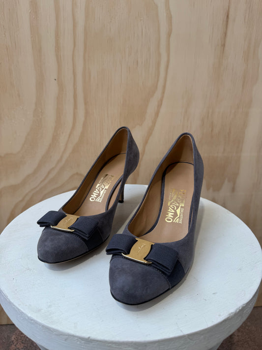 SALVATORE FERRAGAMO CARLA SUEDE PUMPS - SIZE 6.5