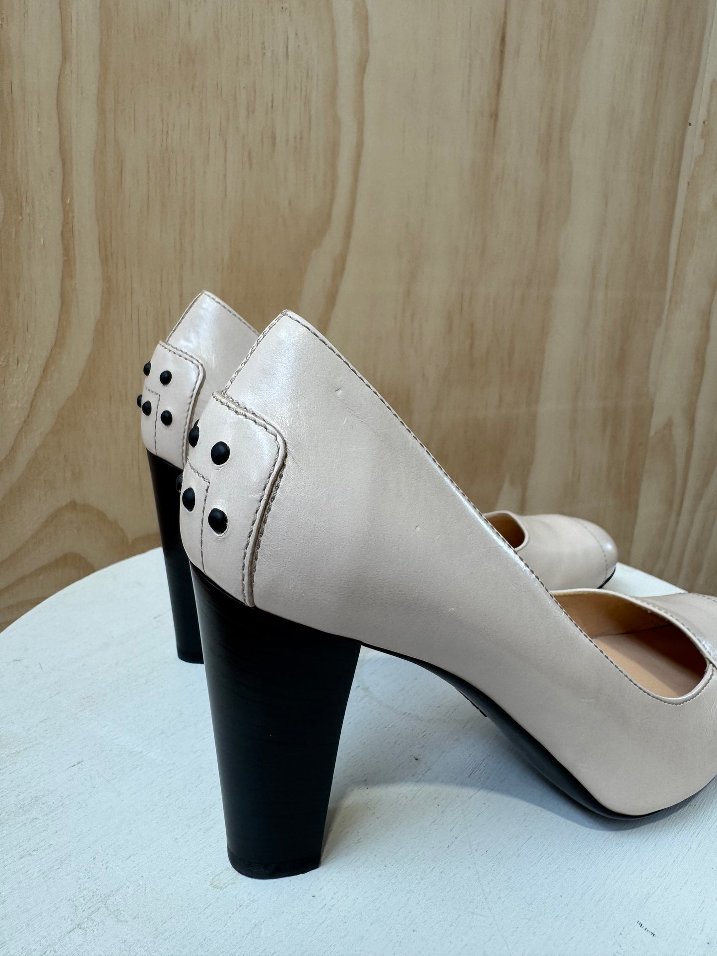 TOD'S JODIE LEATHER PUMPS - SIZE 37