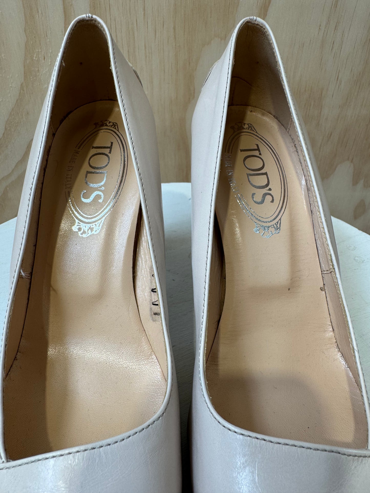 TOD'S JODIE LEATHER PUMPS - SIZE 37