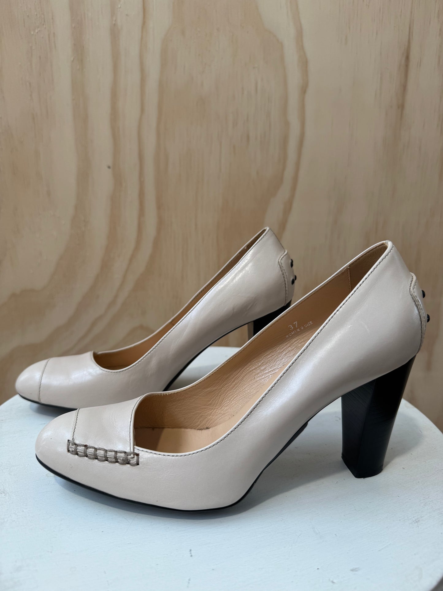 TOD'S JODIE LEATHER PUMPS - SIZE 37