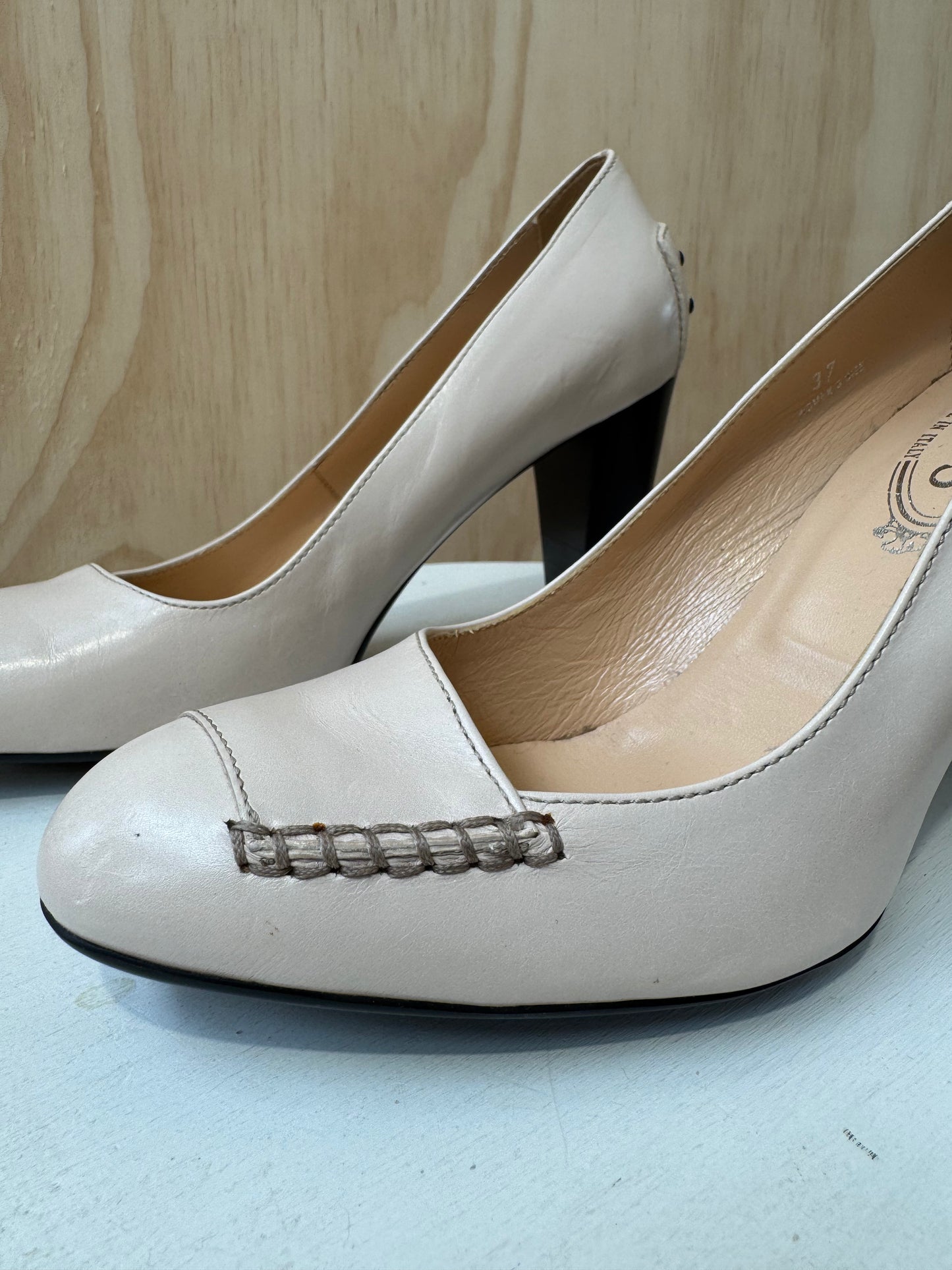 TOD'S JODIE LEATHER PUMPS - SIZE 37