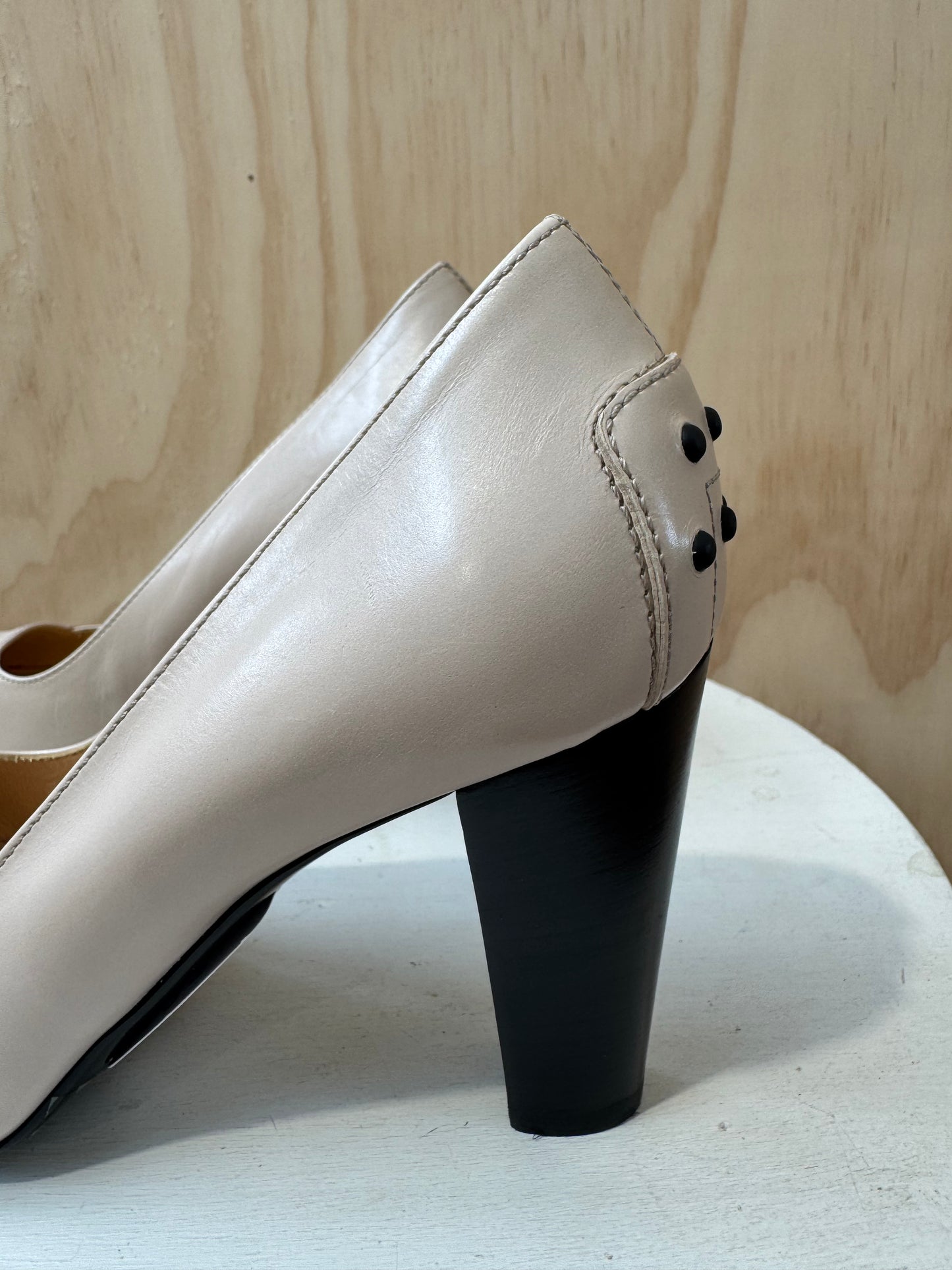 TOD'S JODIE LEATHER PUMPS - SIZE 37