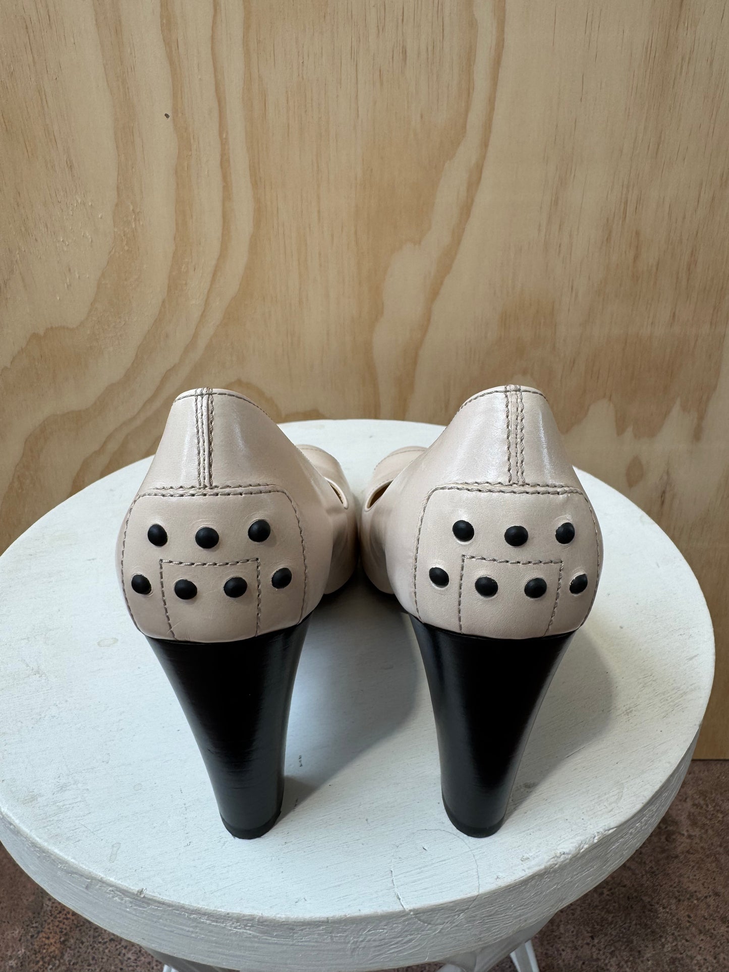 TOD'S JODIE LEATHER PUMPS - SIZE 37