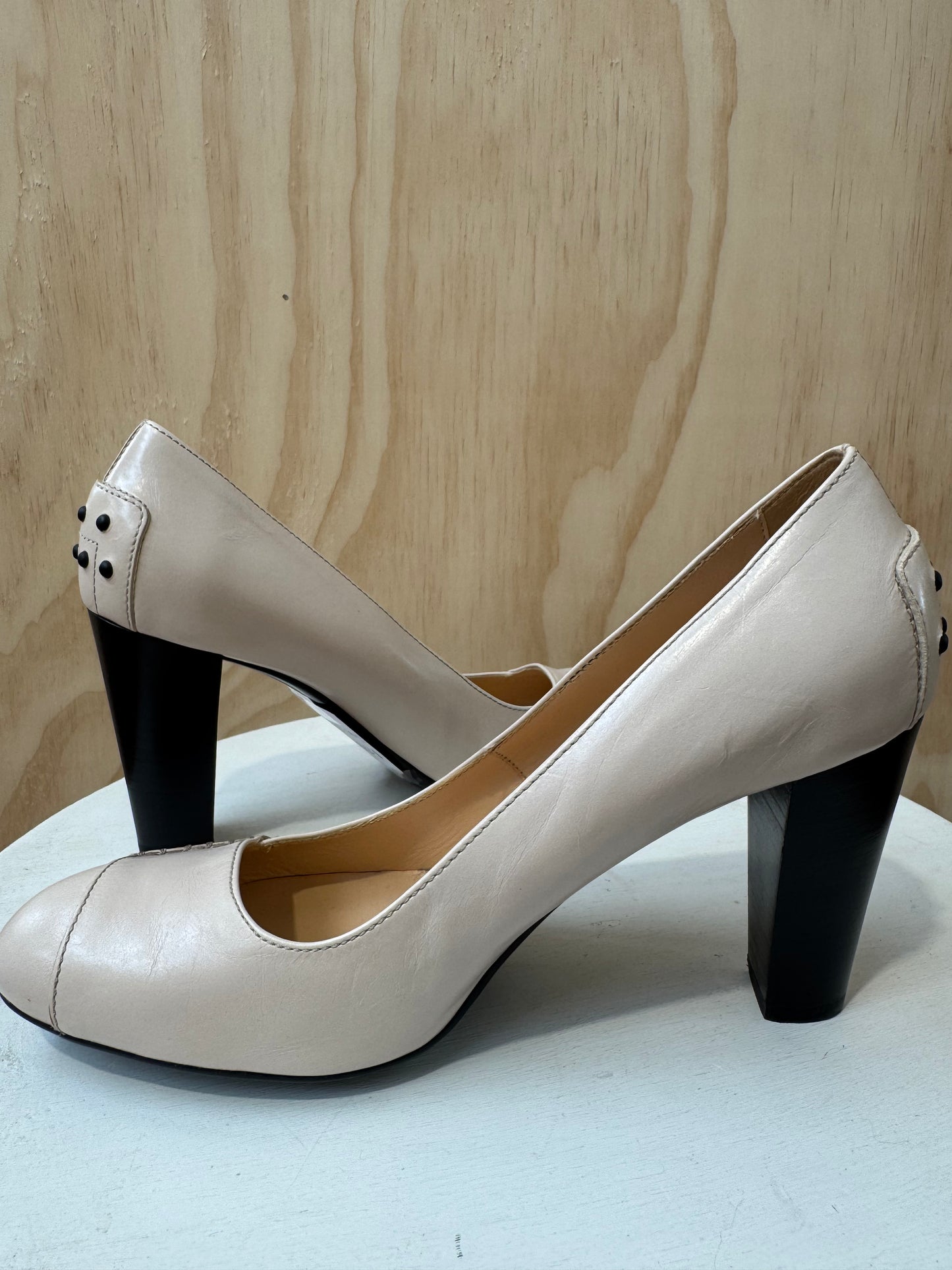 TOD'S JODIE LEATHER PUMPS - SIZE 37
