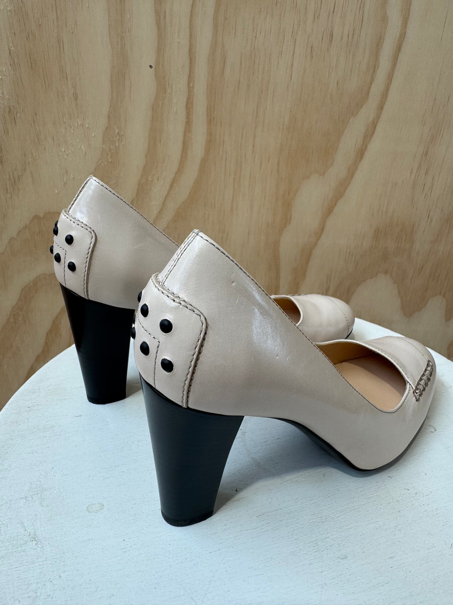TOD'S JODIE LEATHER PUMPS - SIZE 37