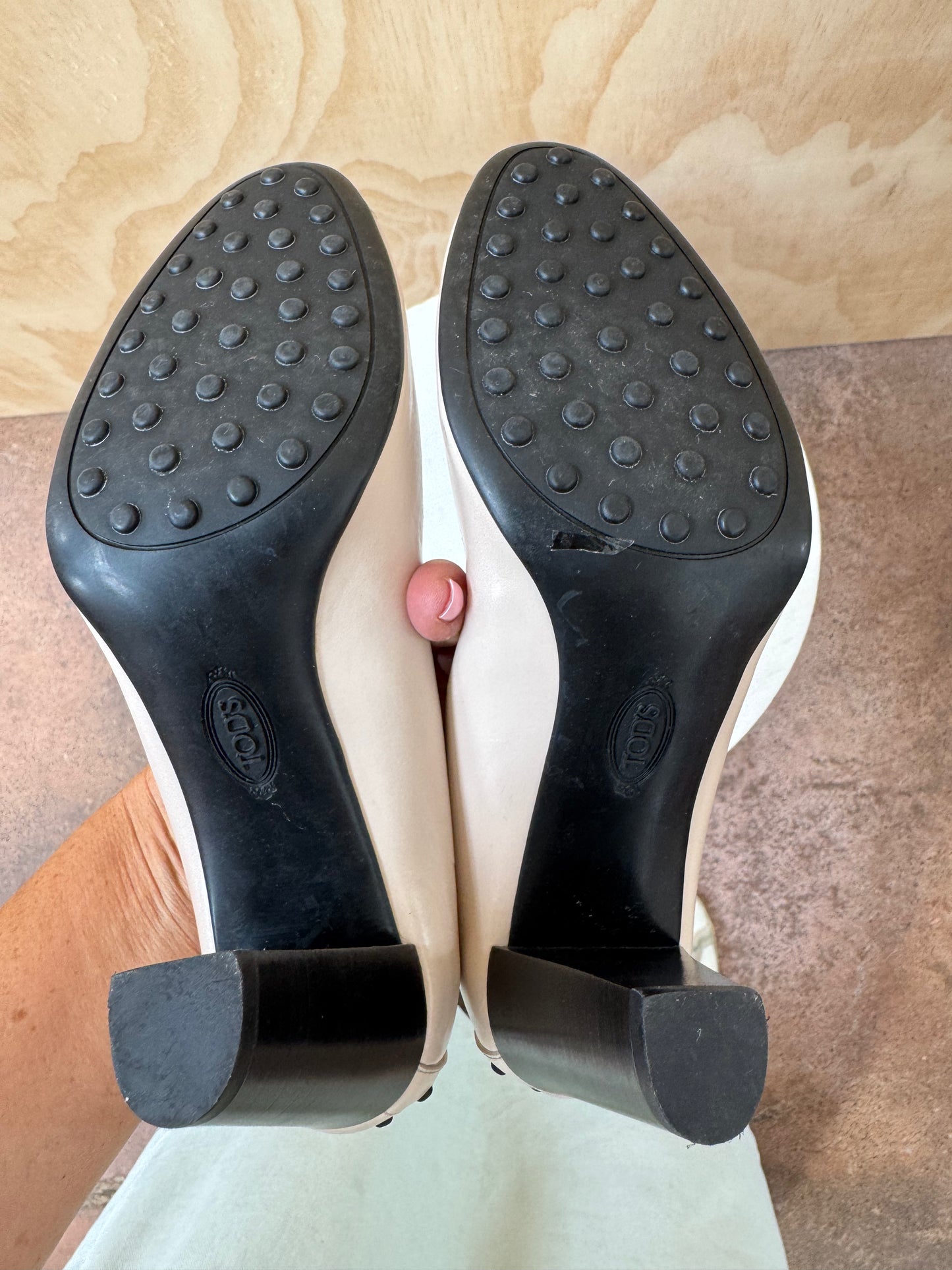 TOD'S JODIE LEATHER PUMPS - SIZE 37