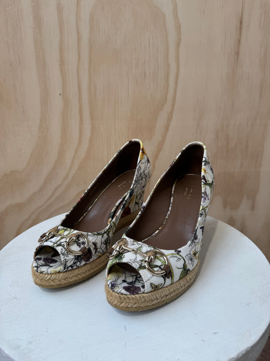 GUCCI FLORAL HORSEBIT OPEN TOE WEDGES - SIZE 36.5