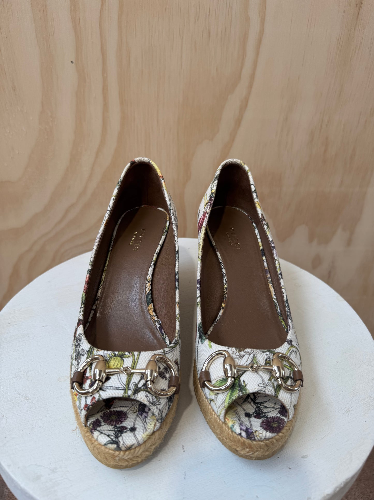 GUCCI FLORAL HORSEBIT OPEN TOE WEDGES - SIZE 36.5