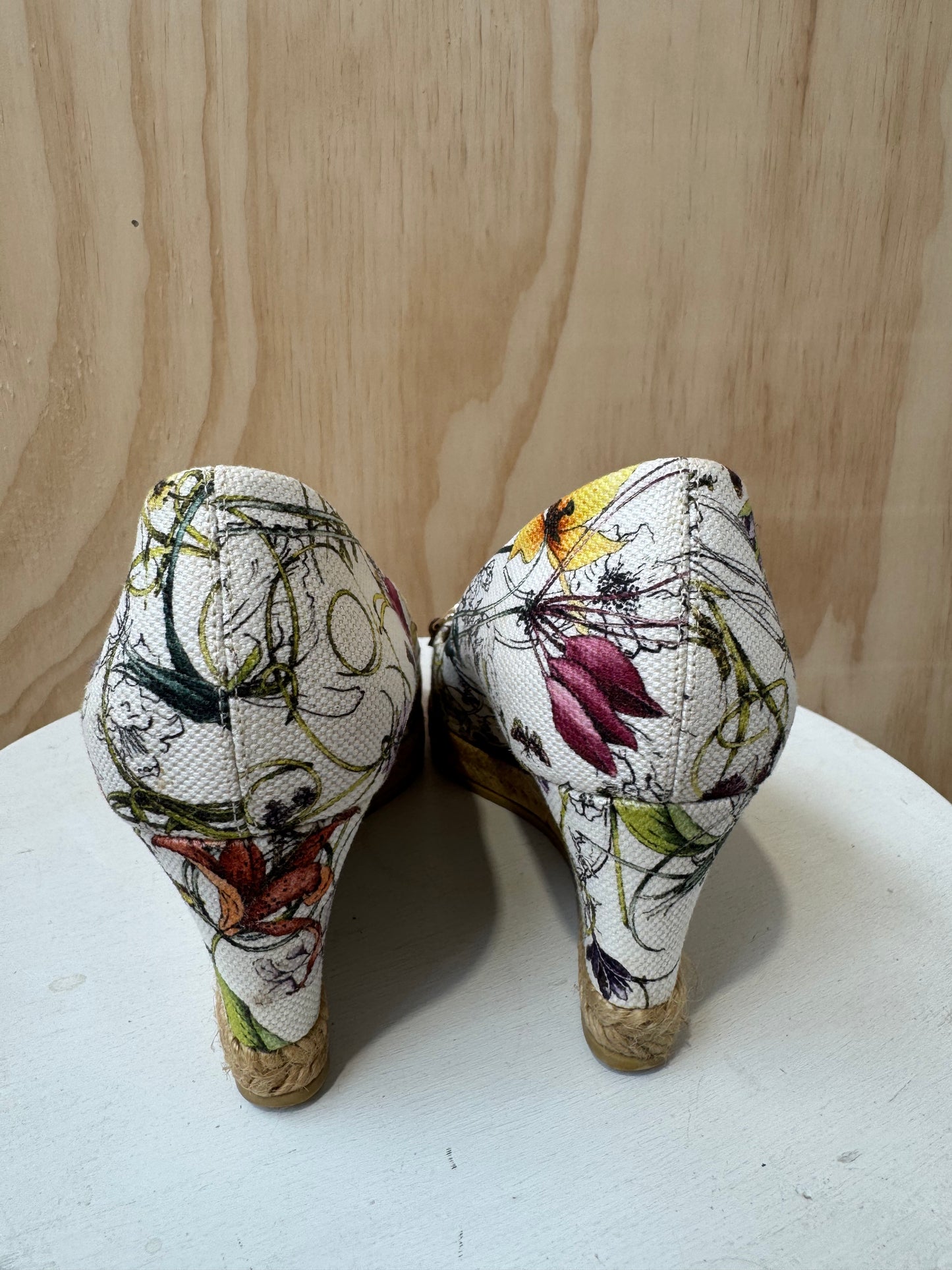 GUCCI FLORAL HORSEBIT OPEN TOE WEDGES - SIZE 36.5