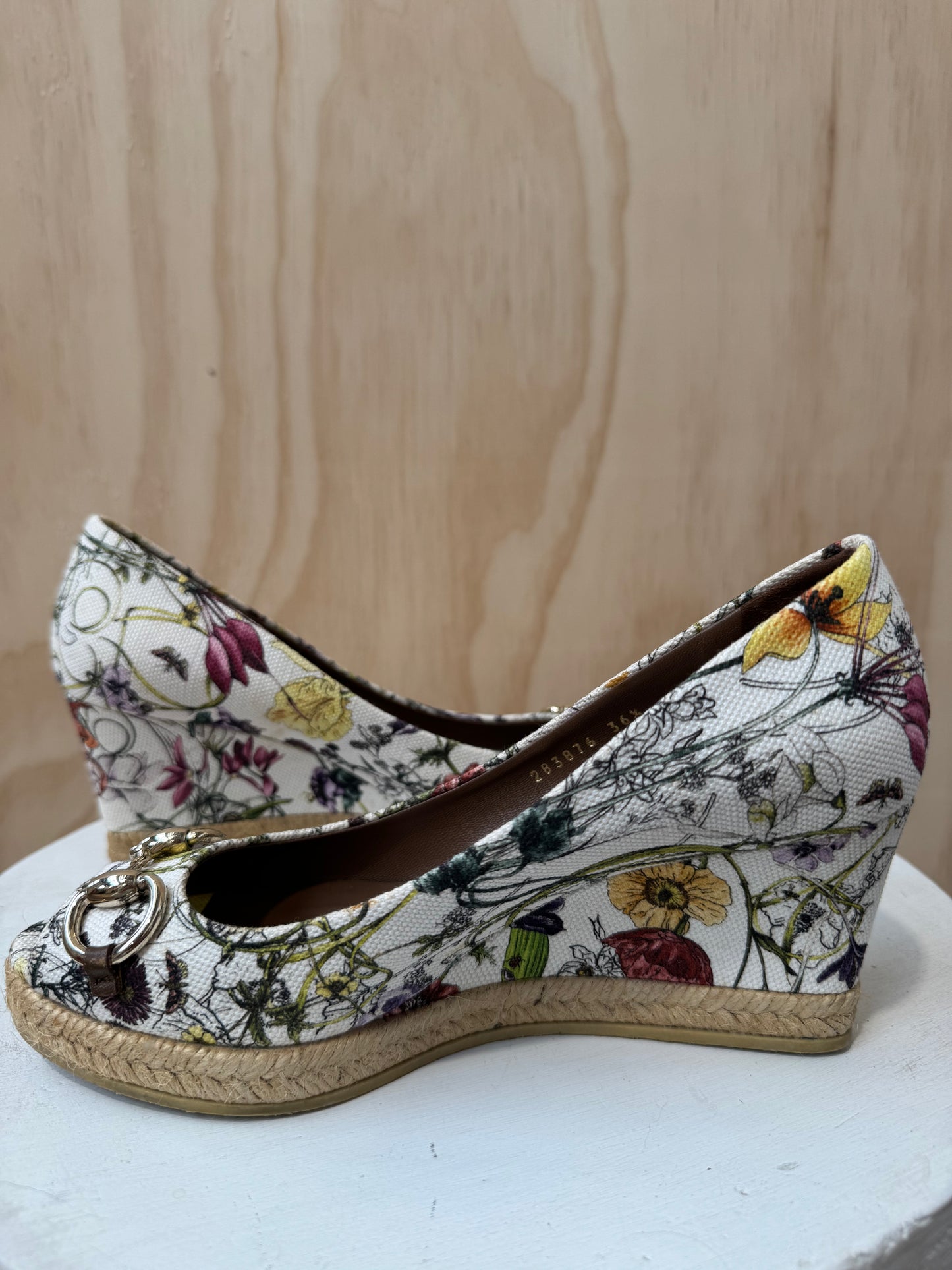 GUCCI FLORAL HORSEBIT OPEN TOE WEDGES - SIZE 36.5