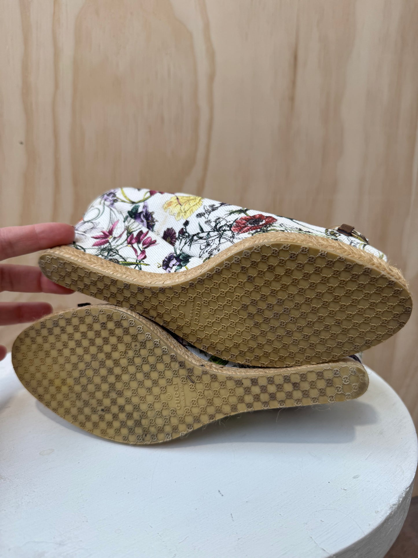 GUCCI FLORAL HORSEBIT OPEN TOE WEDGES - SIZE 36.5