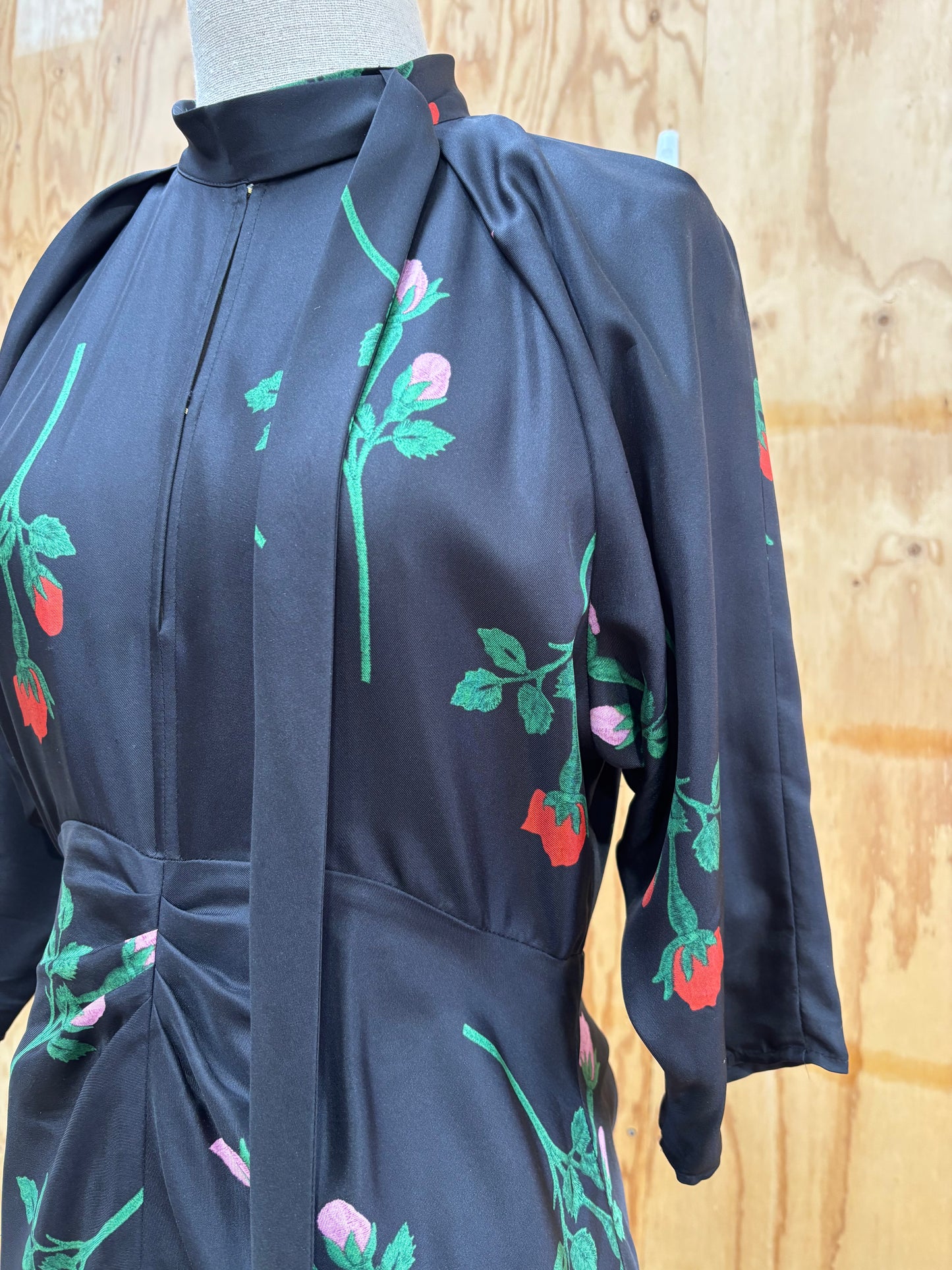 OROTON ROSEBUD TIE NECK SILK DRESS - SIZE 8