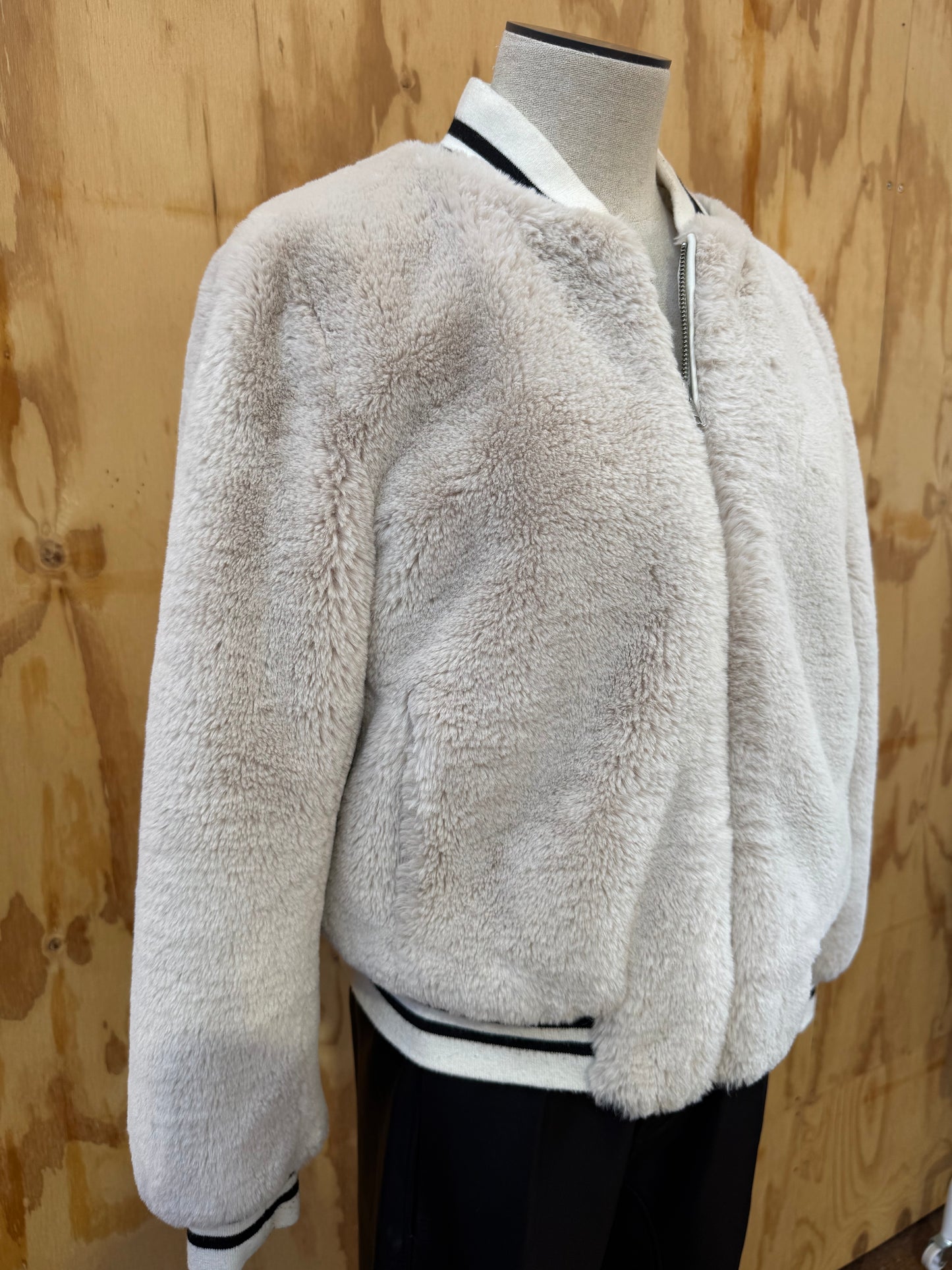 ENA PELLY ESSENTIAL FAUX FUR BOMBER JACKET - SIZE 8