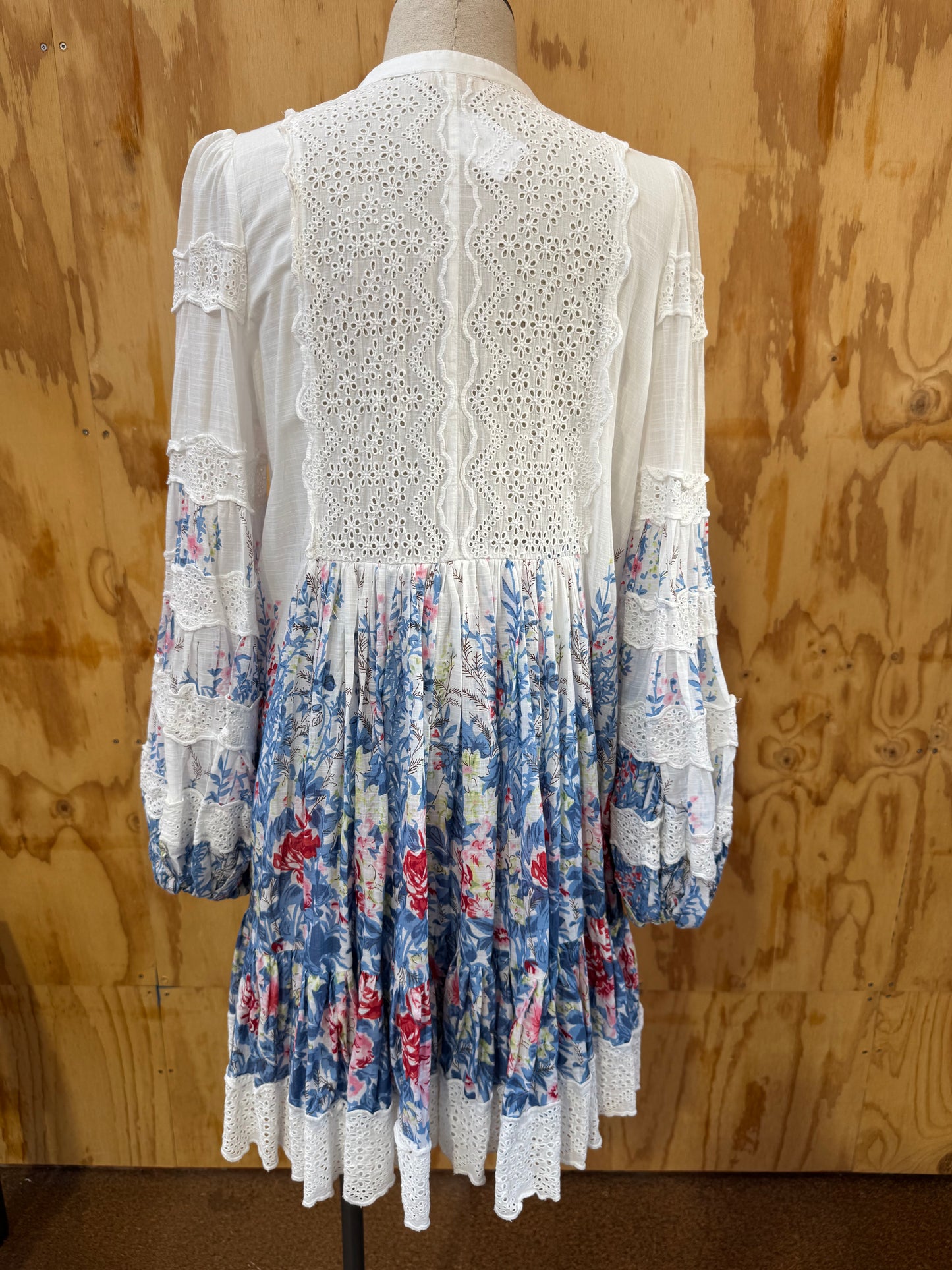 BY TIMO FLORAL SHIFT DRESS - SIZE L