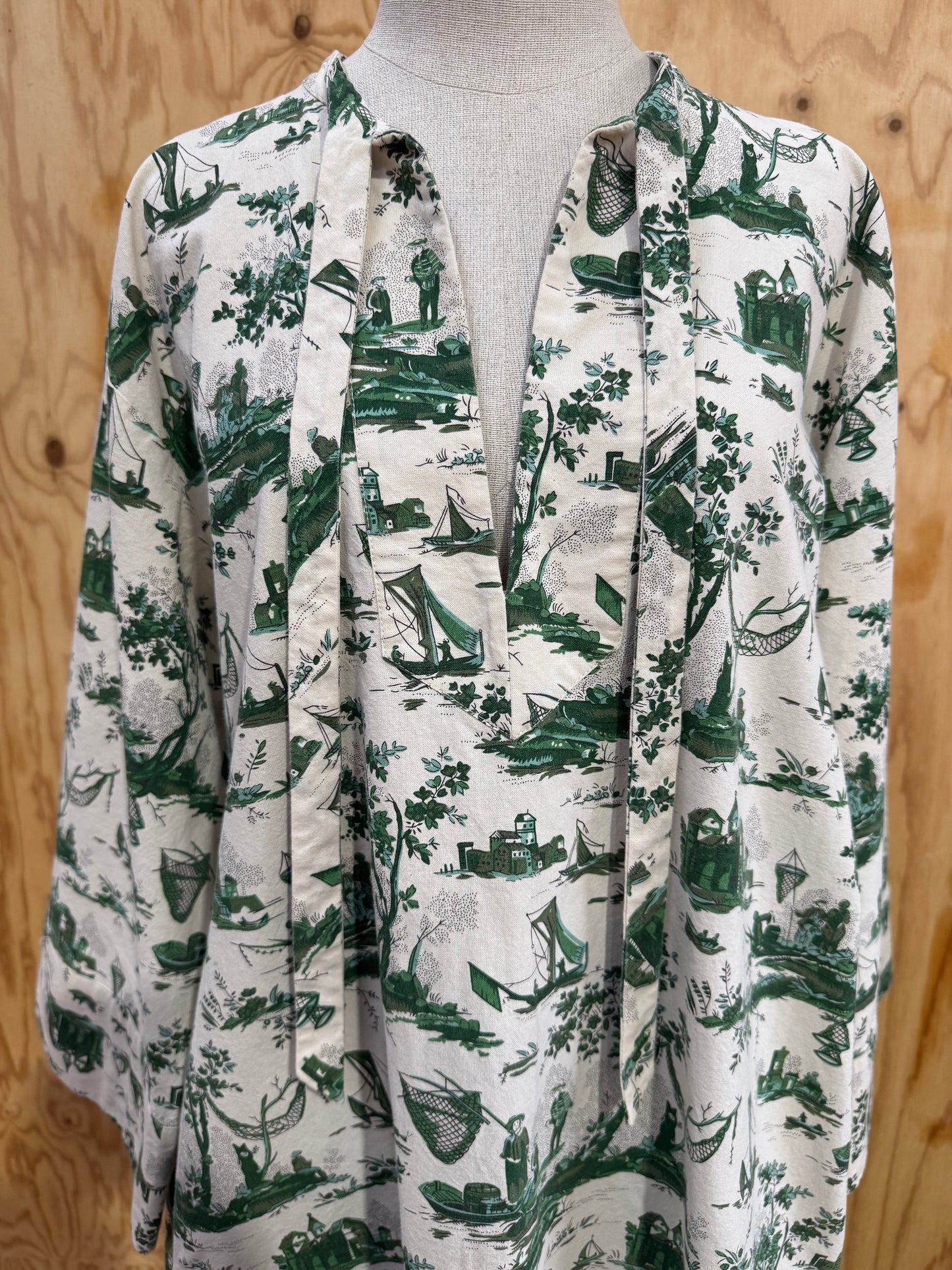 BAUM UND PFERDGARTEN ABI DRESS - SIZE 12-14
