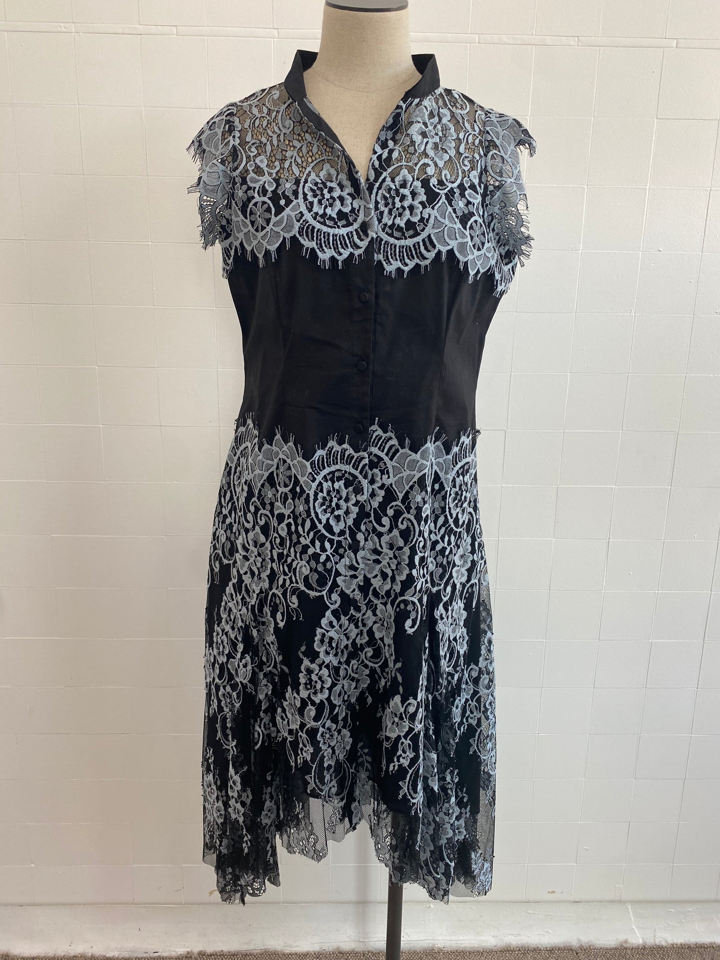MOSS AND SPY BLACK AND BLUE LACE MIDI DRESS - SIZE 14
