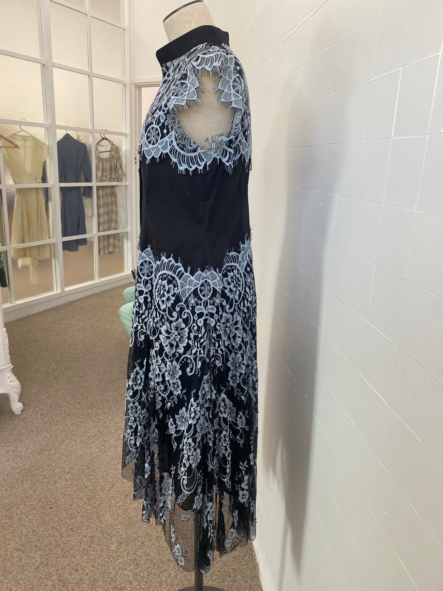 MOSS AND SPY BLACK AND BLUE LACE MIDI DRESS - SIZE 14