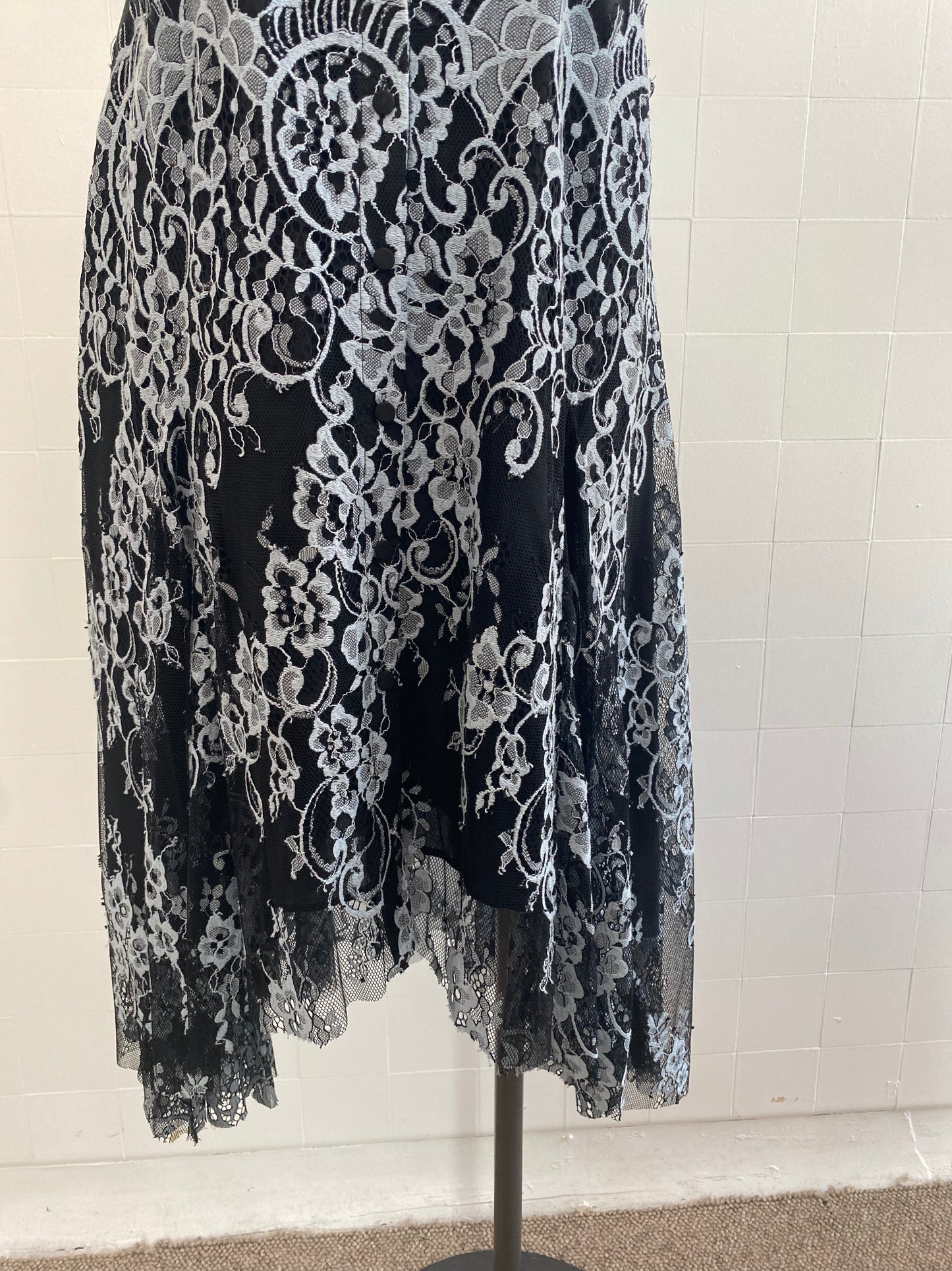 MOSS AND SPY BLACK AND BLUE LACE MIDI DRESS - SIZE 14