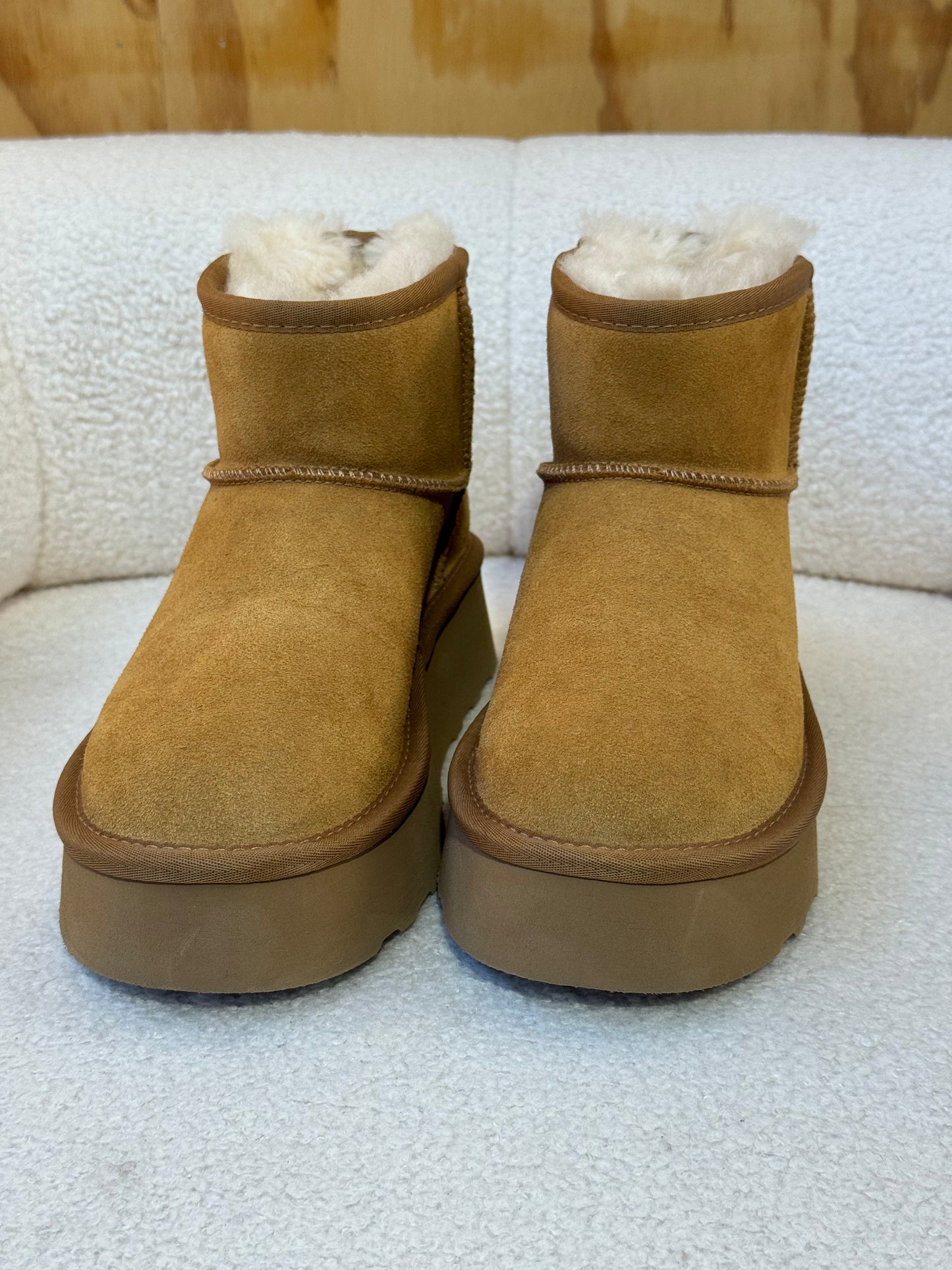 UGG PLATFORM MINI CLASSIC - SIZE LADIES 8