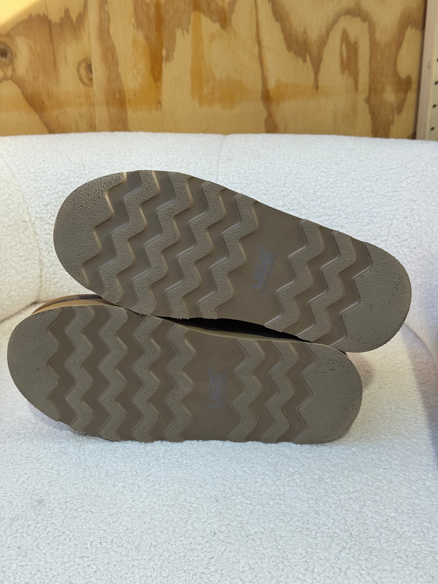UGG PLATFORM MINI CLASSIC - SIZE LADIES 8