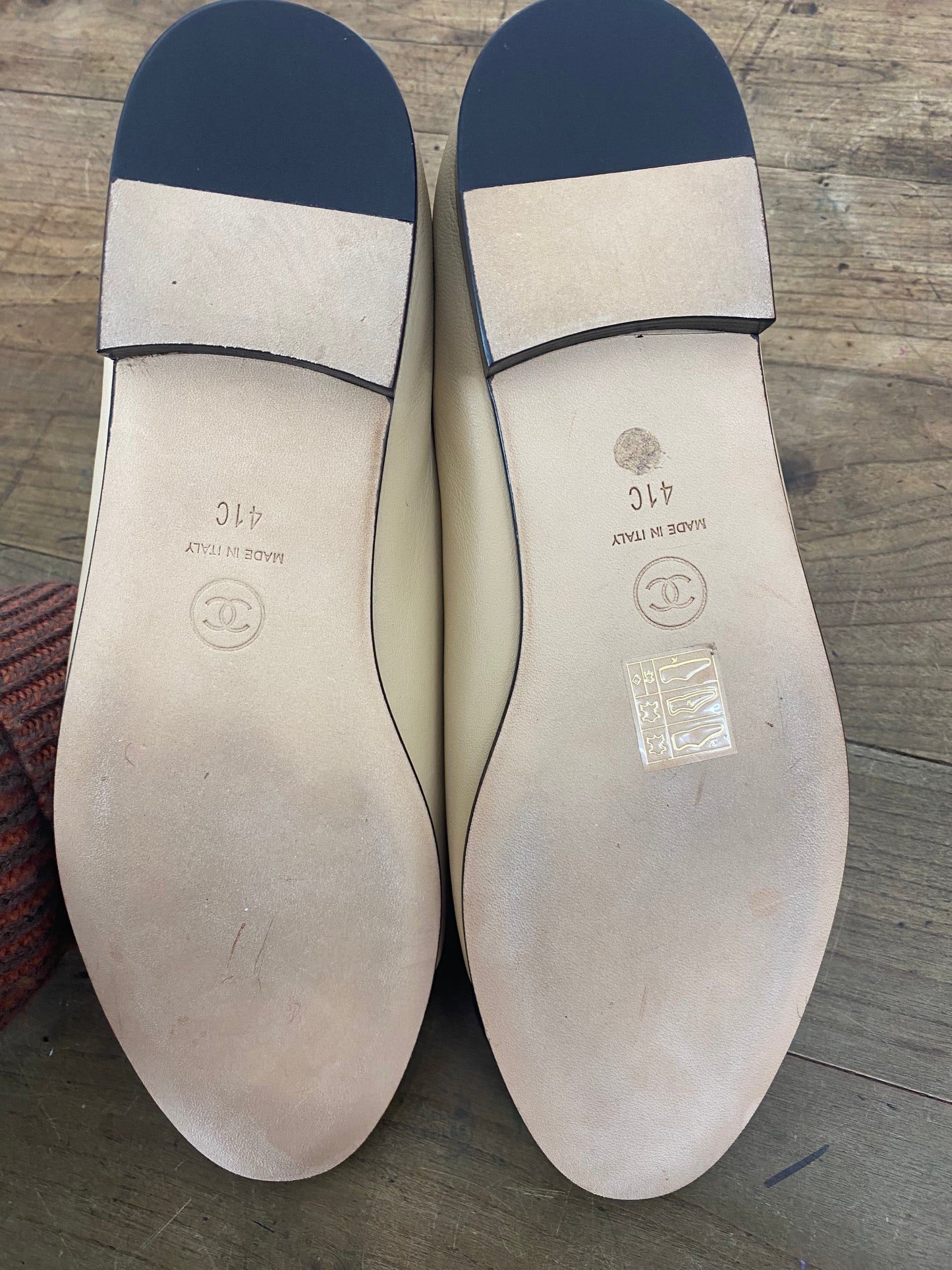 CHANEL BEIGE AND BLACK BALLERINA FLATS - SIZE 41