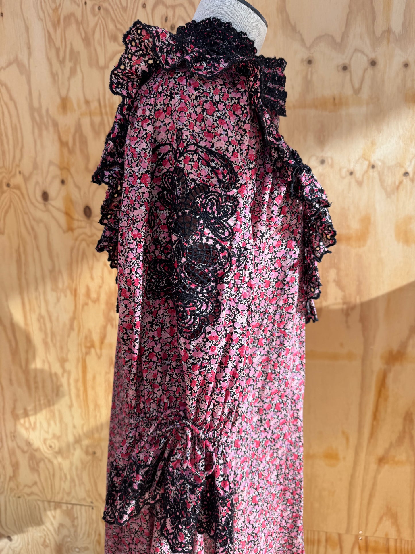 BYTIMO FLORAL RUFFLED SHIRT DRESS - SIZE M