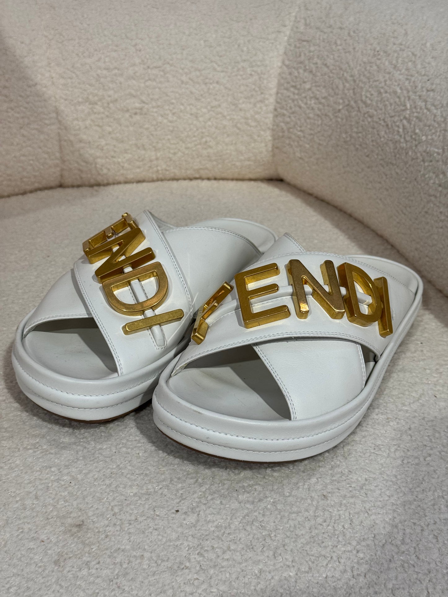 FENDI WHITE FENDIGRAPHY SLIDES - SIZE 38