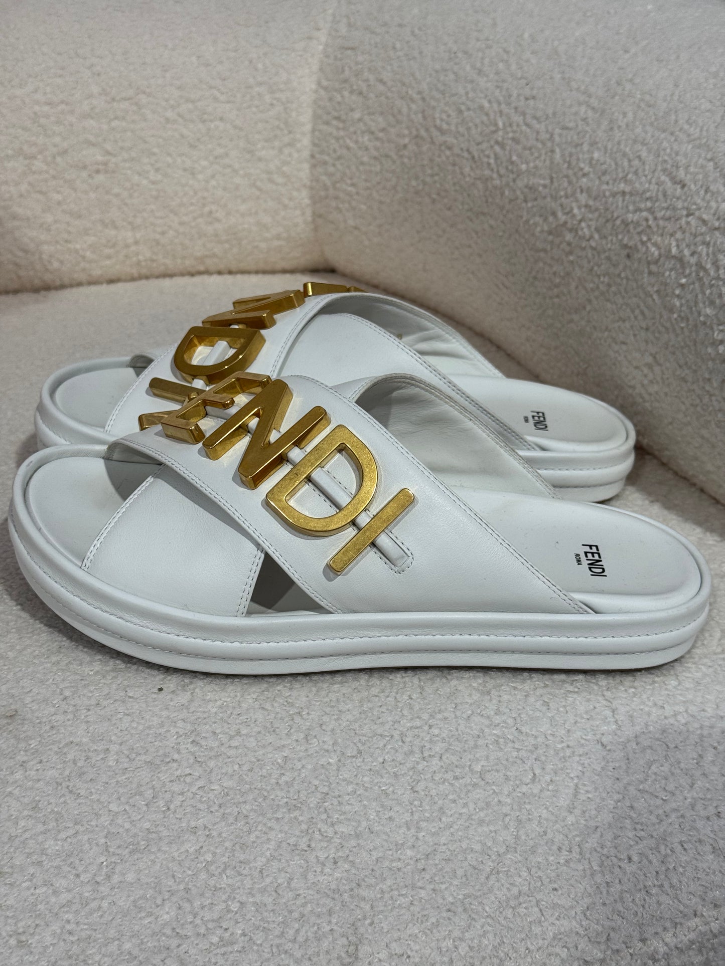 FENDI WHITE FENDIGRAPHY SLIDES - SIZE 38