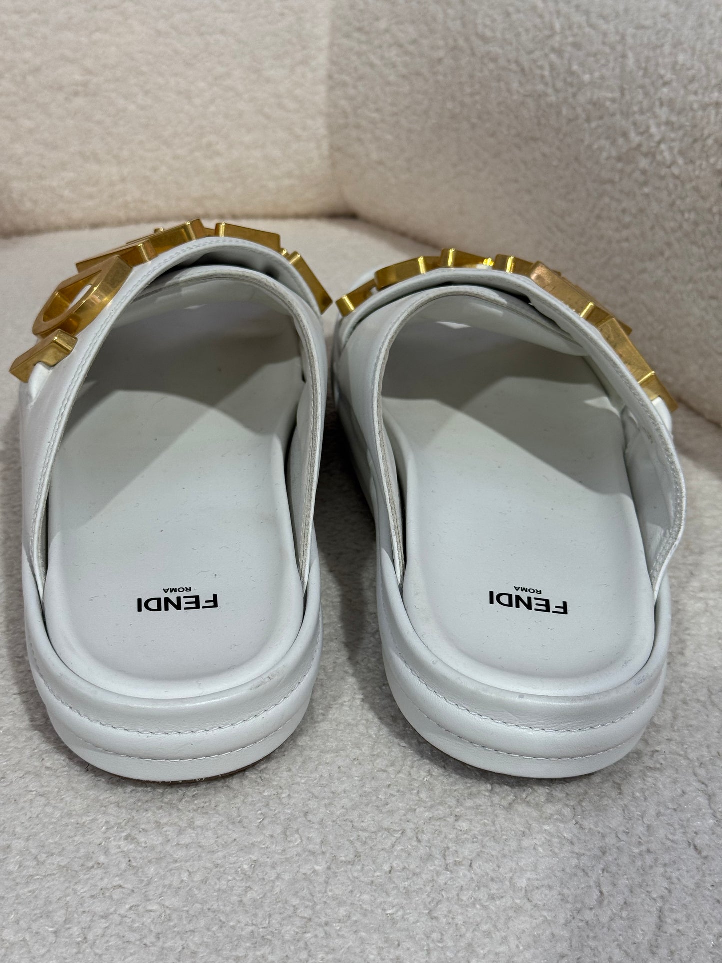 FENDI WHITE FENDIGRAPHY SLIDES - SIZE 38