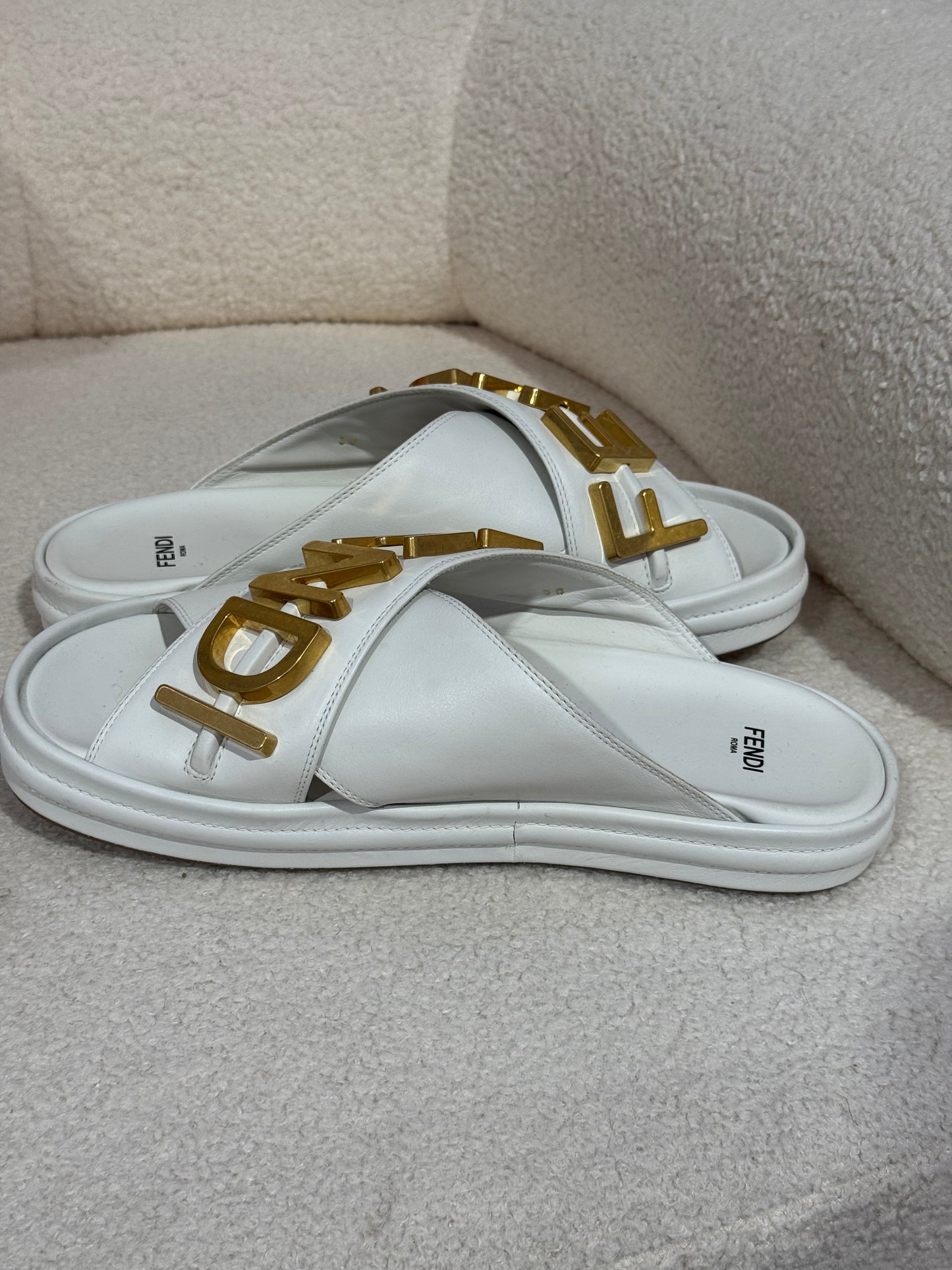 FENDI WHITE FENDIGRAPHY SLIDES - SIZE 38