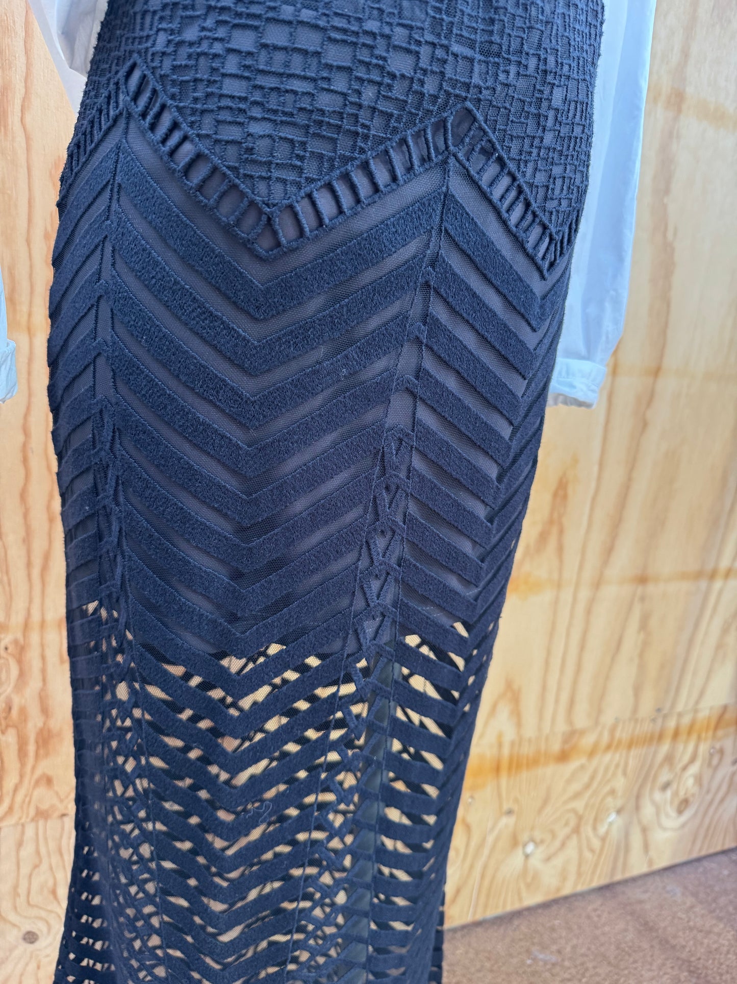 MANNING CARTEL MAXI LACE SKIRT - SIZE 8
