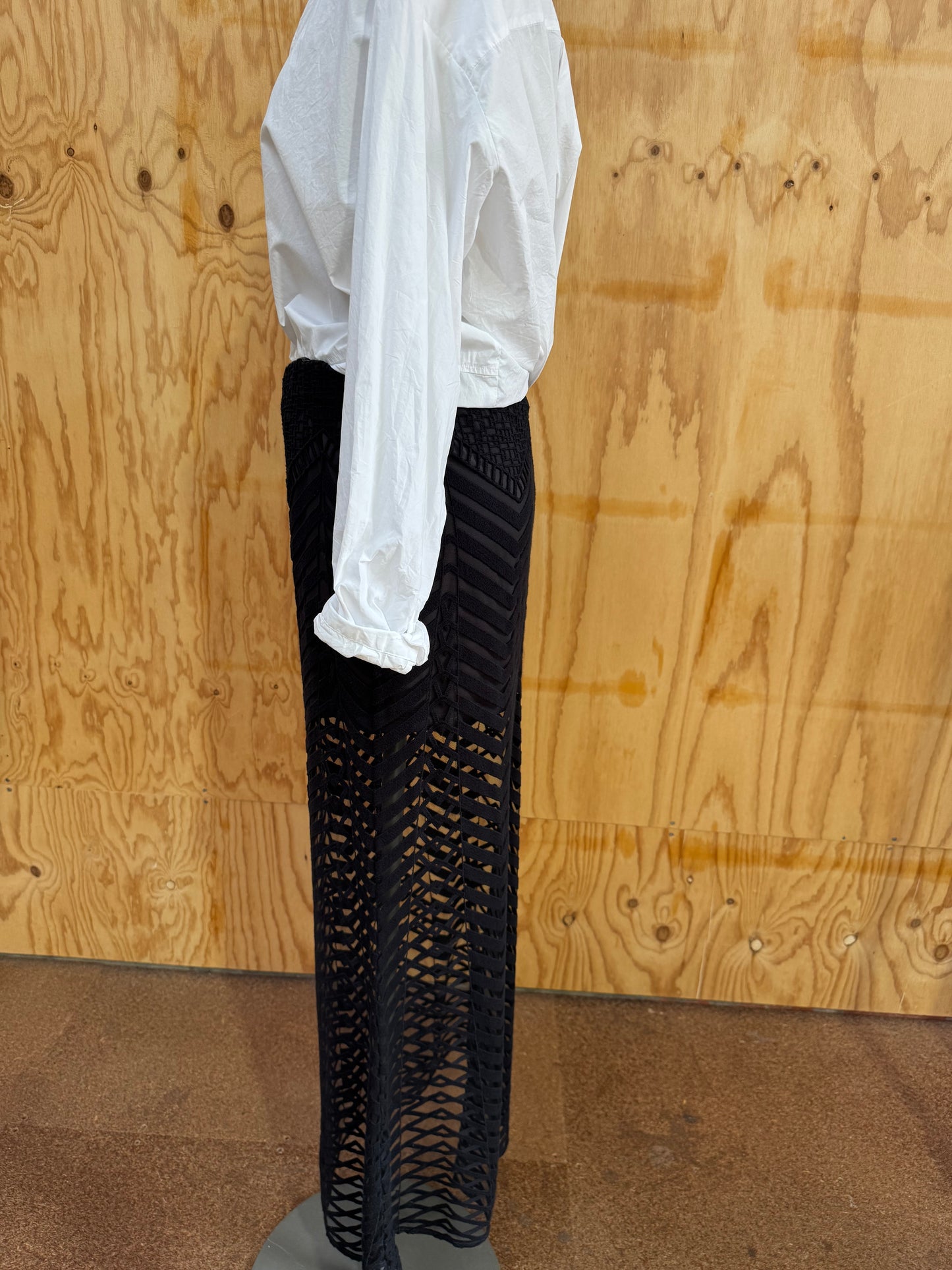 MANNING CARTEL MAXI LACE SKIRT - SIZE 8