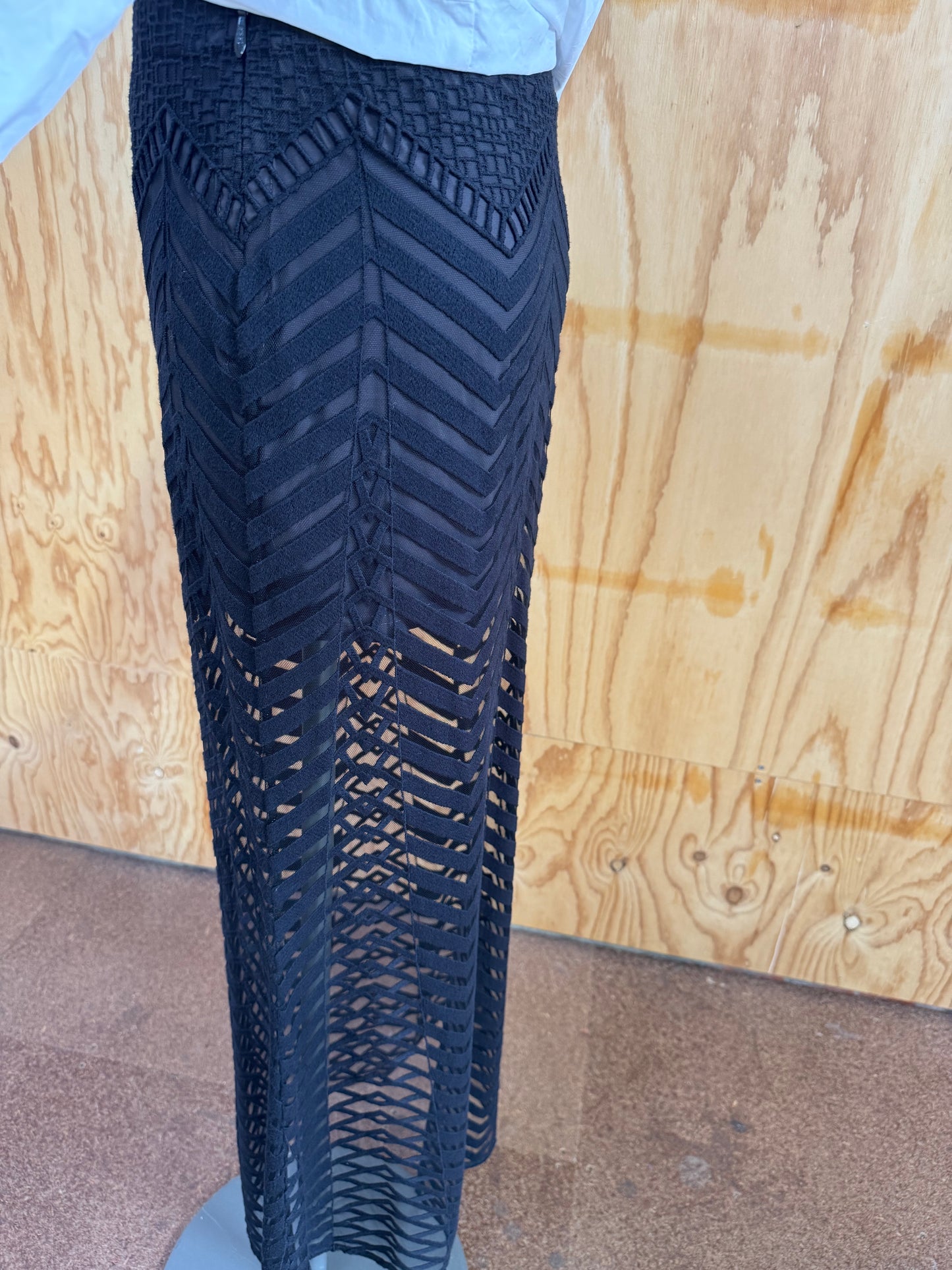 MANNING CARTEL MAXI LACE SKIRT - SIZE 8