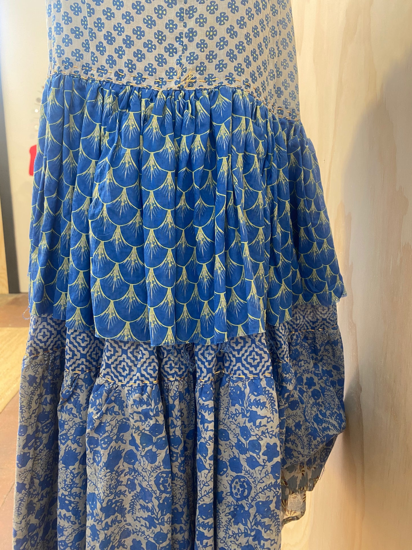 YVONNE S HIPPY BLUE PRINTED COTTON TIERED BABYDOLL DRESS - M