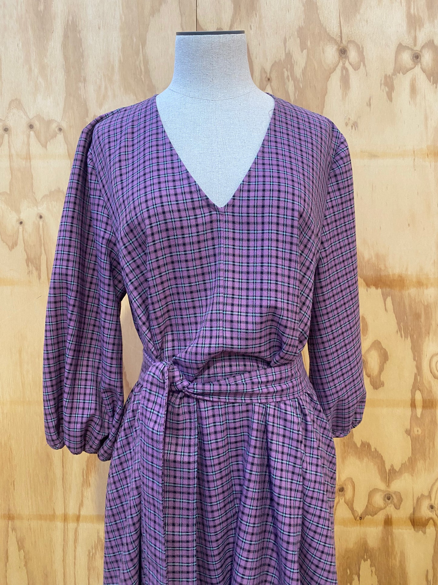 GESTUZ ZIELLA CHECKED OVERSIZED MIDI DRESS - SIZE 42