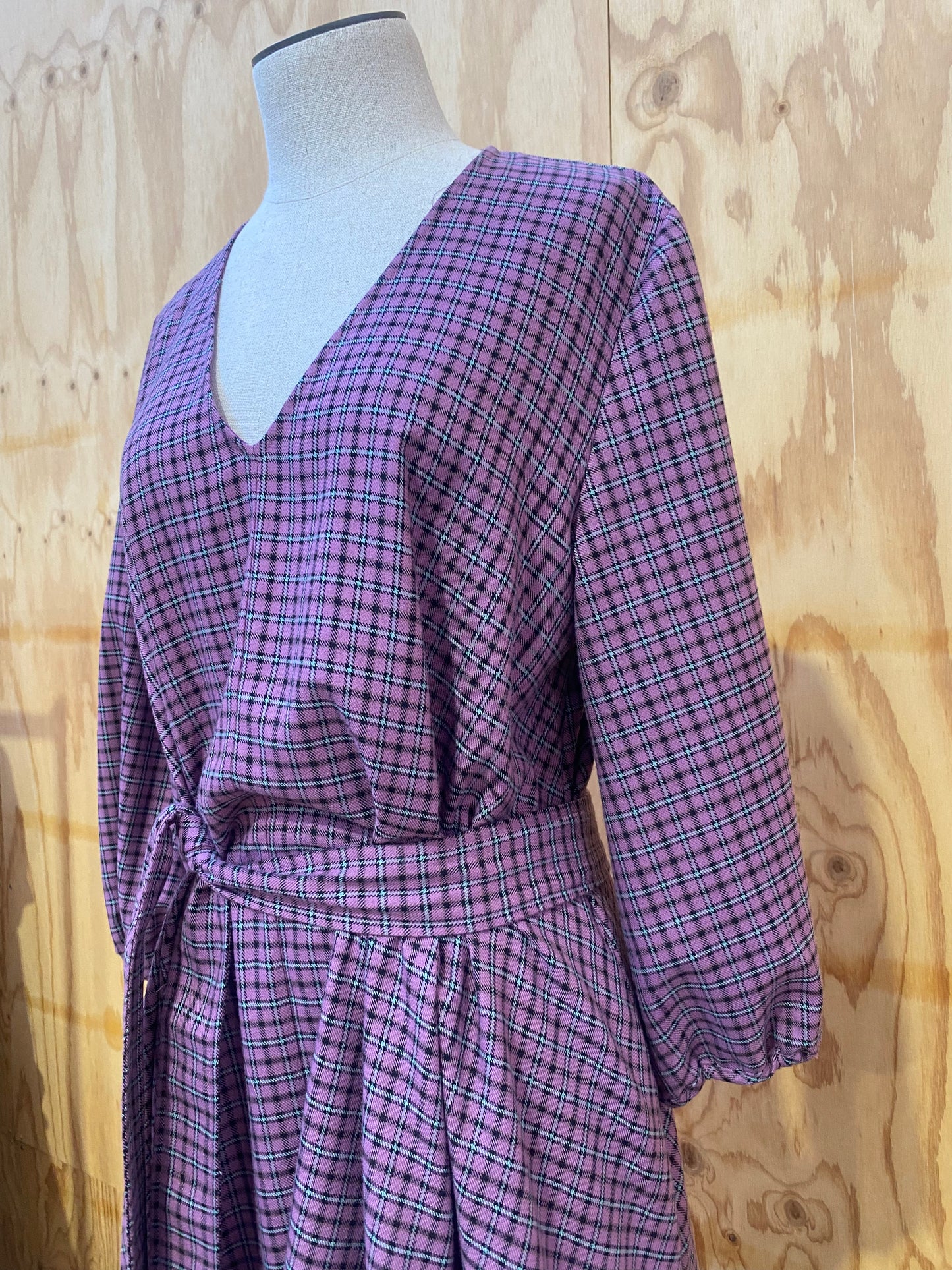GESTUZ ZIELLA CHECKED OVERSIZED MIDI DRESS - SIZE 42