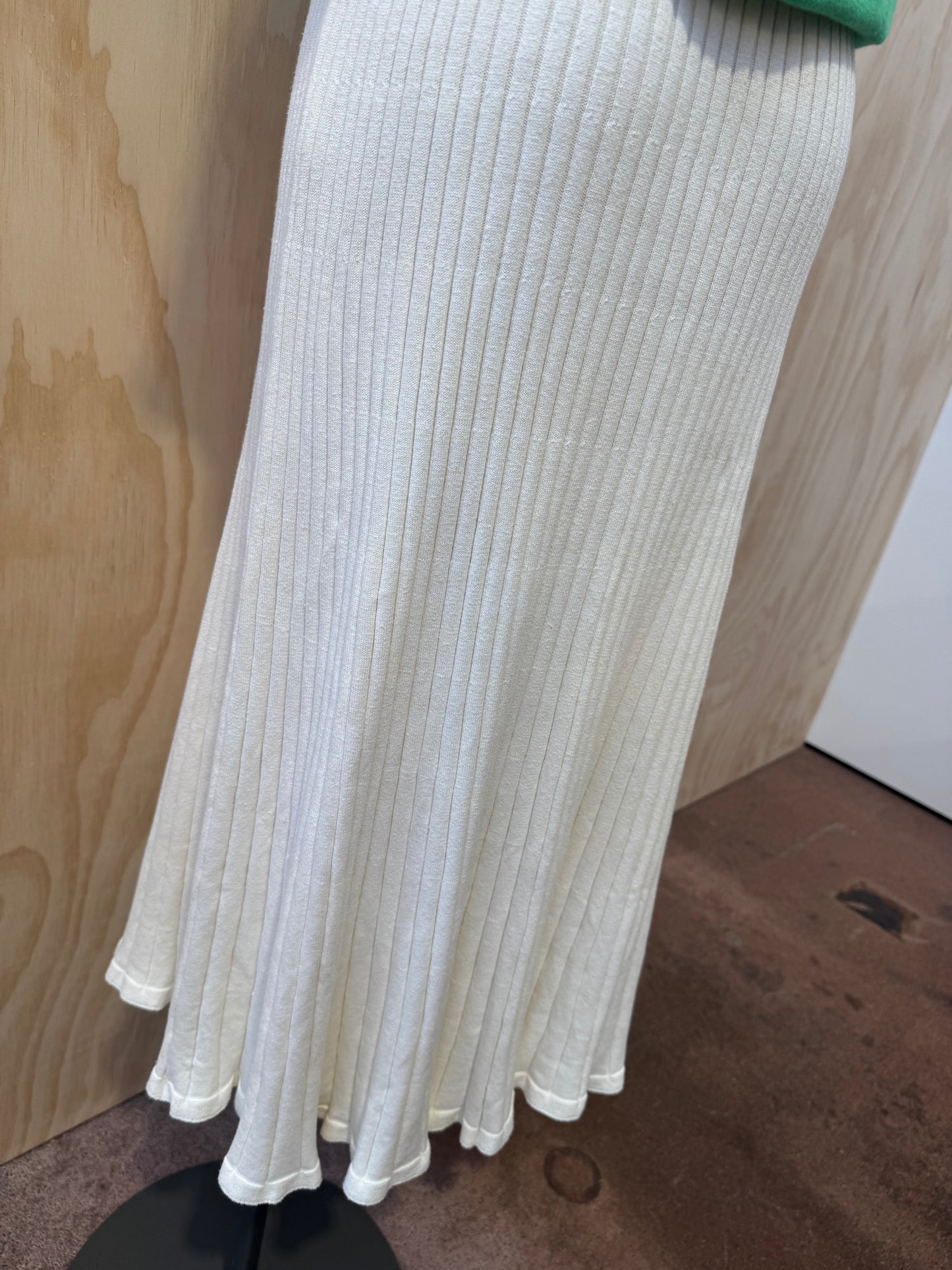 ANNA QUAN CREAM RIBBED SKIRT - SIZE 8