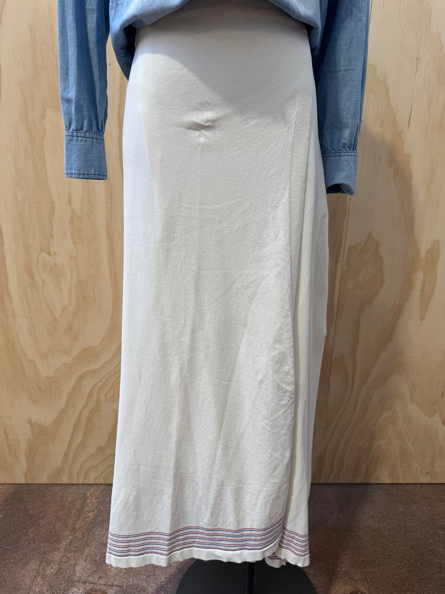 SCANLAN THEODORE CREPE KNIT CRERAM WRAP SKIRT - SIZE MEDIUM