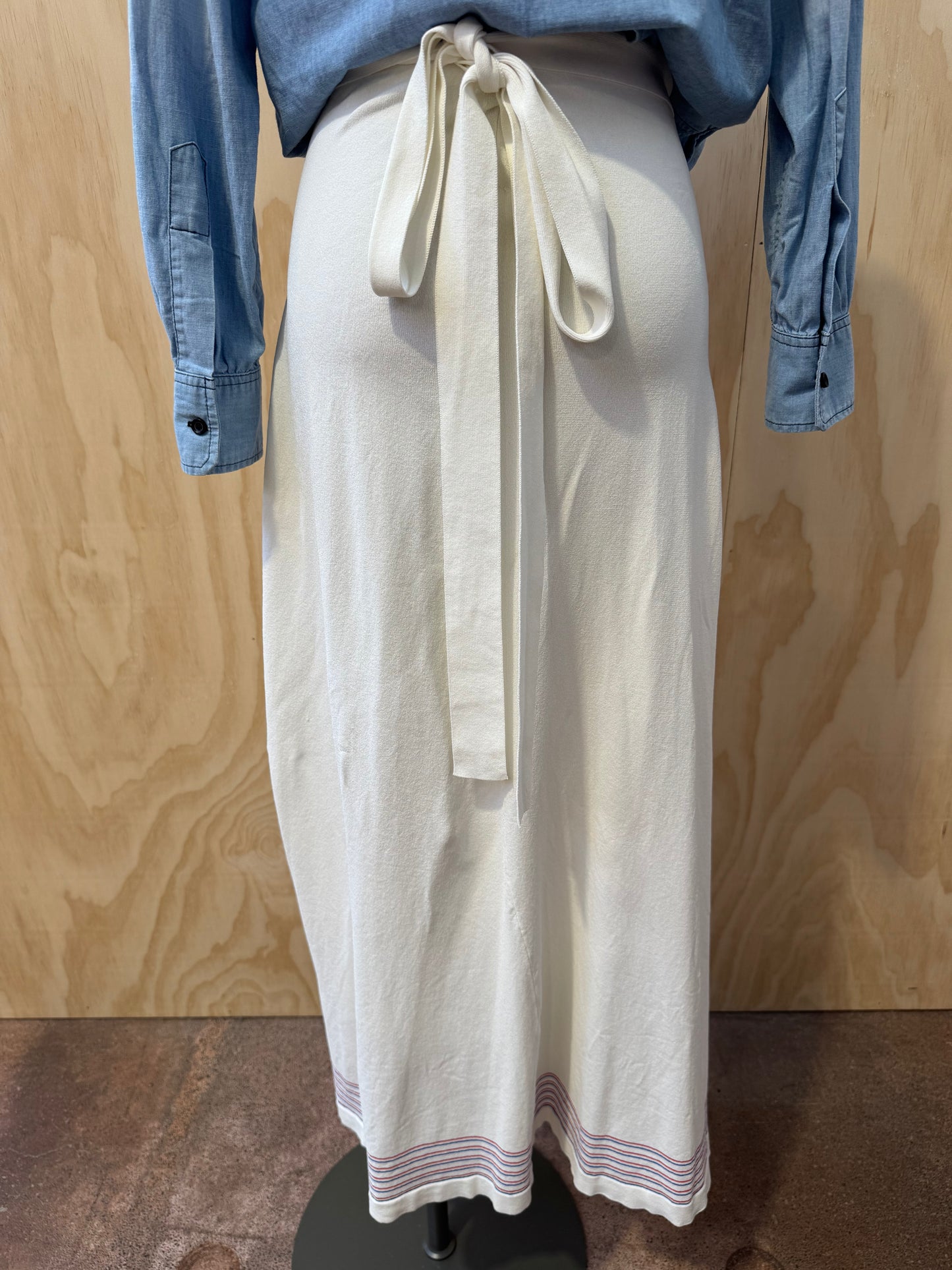 SCANLAN THEODORE CREPE KNIT CRERAM WRAP SKIRT - SIZE MEDIUM