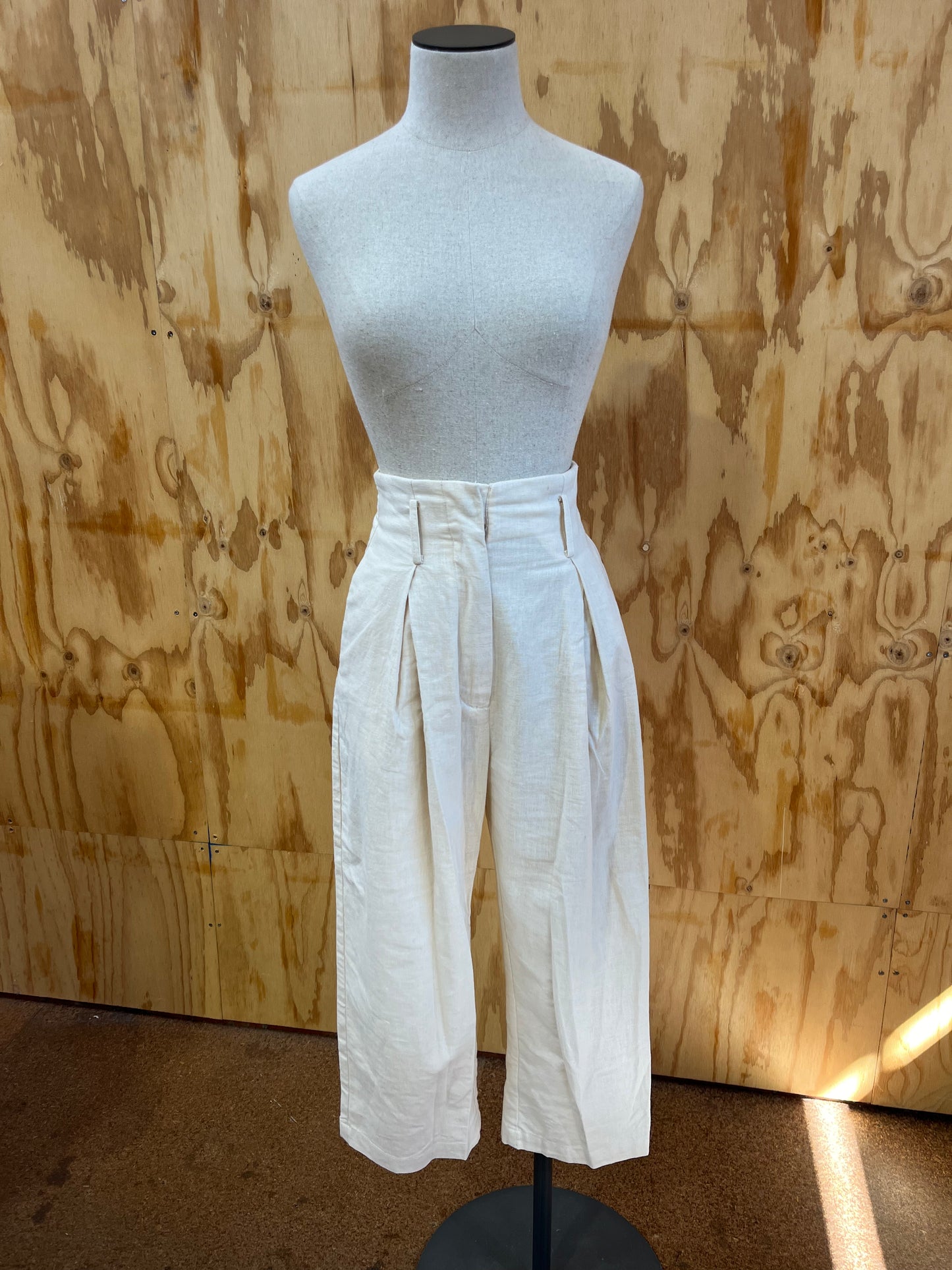 ST AGNI CREAM LINEN PANTS - SIZE XS